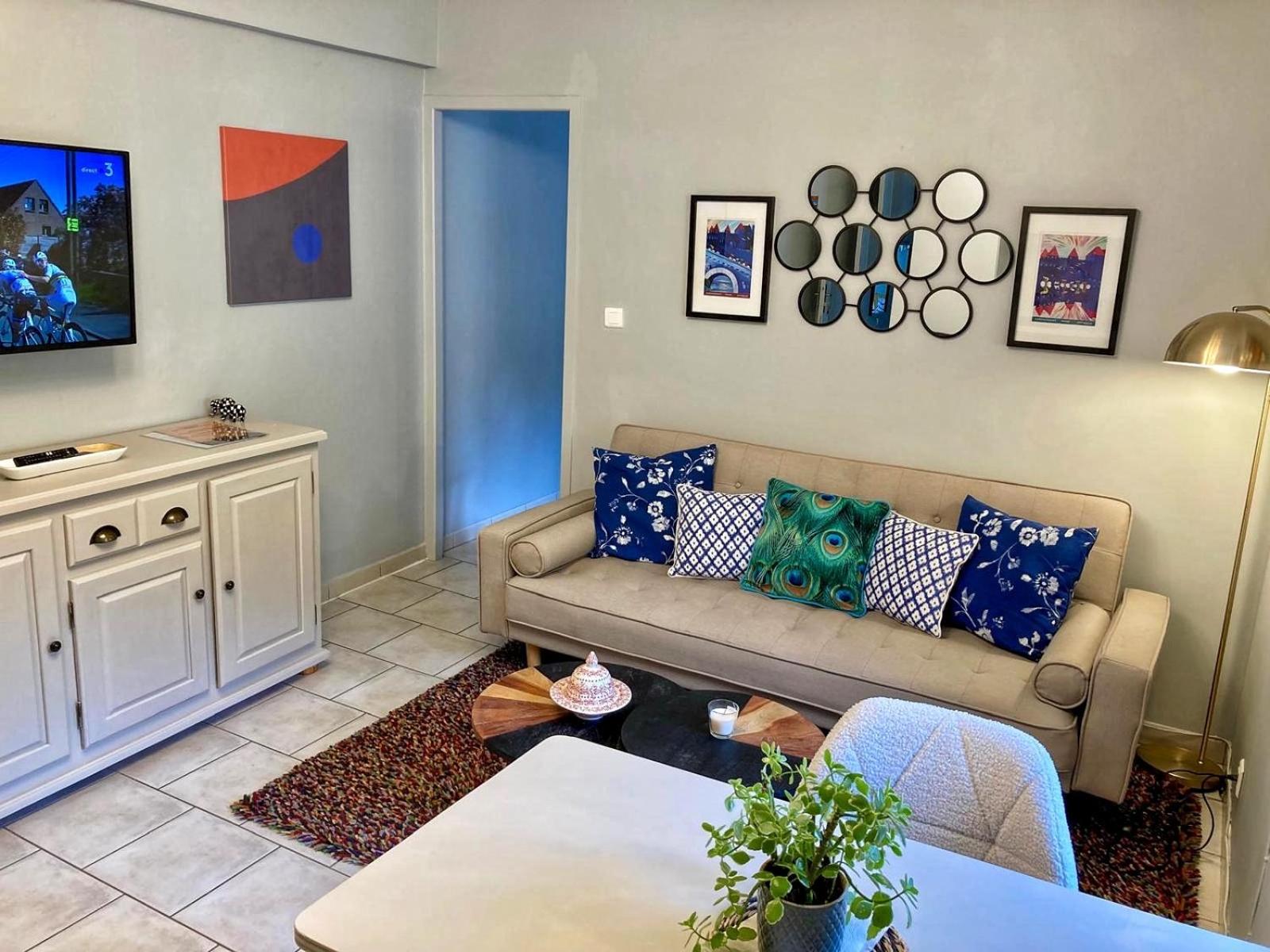 Bijou SURDESPINE air conditioned 100m to Historic 4 Cathar Châteaux Lastours access to a very pretty riverside garden!!