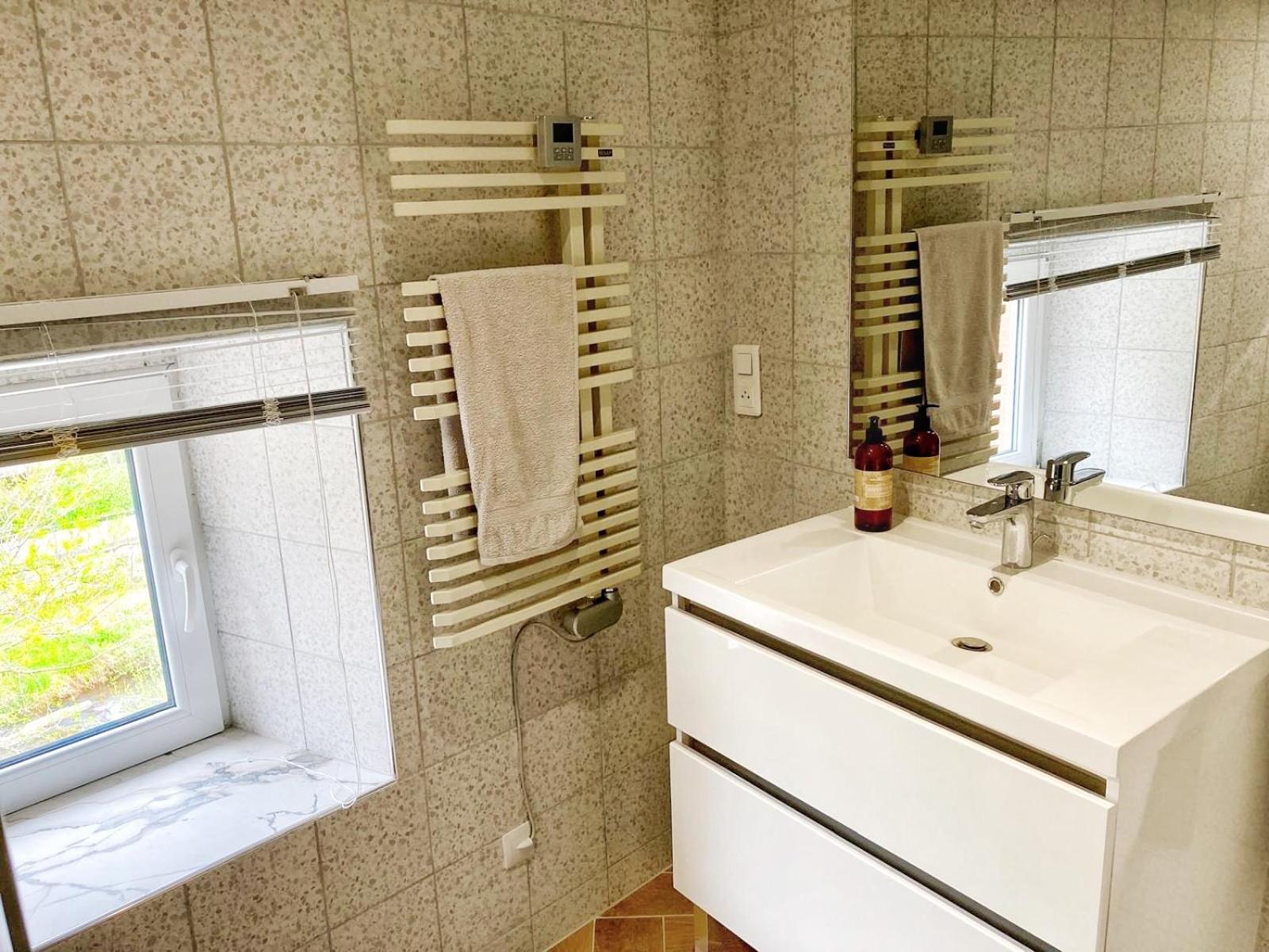 Maison CABARET Luxury 4 Star Air Conditioned 100m to 4 Cathar Châteaux Lastours private Terrasse with views!!