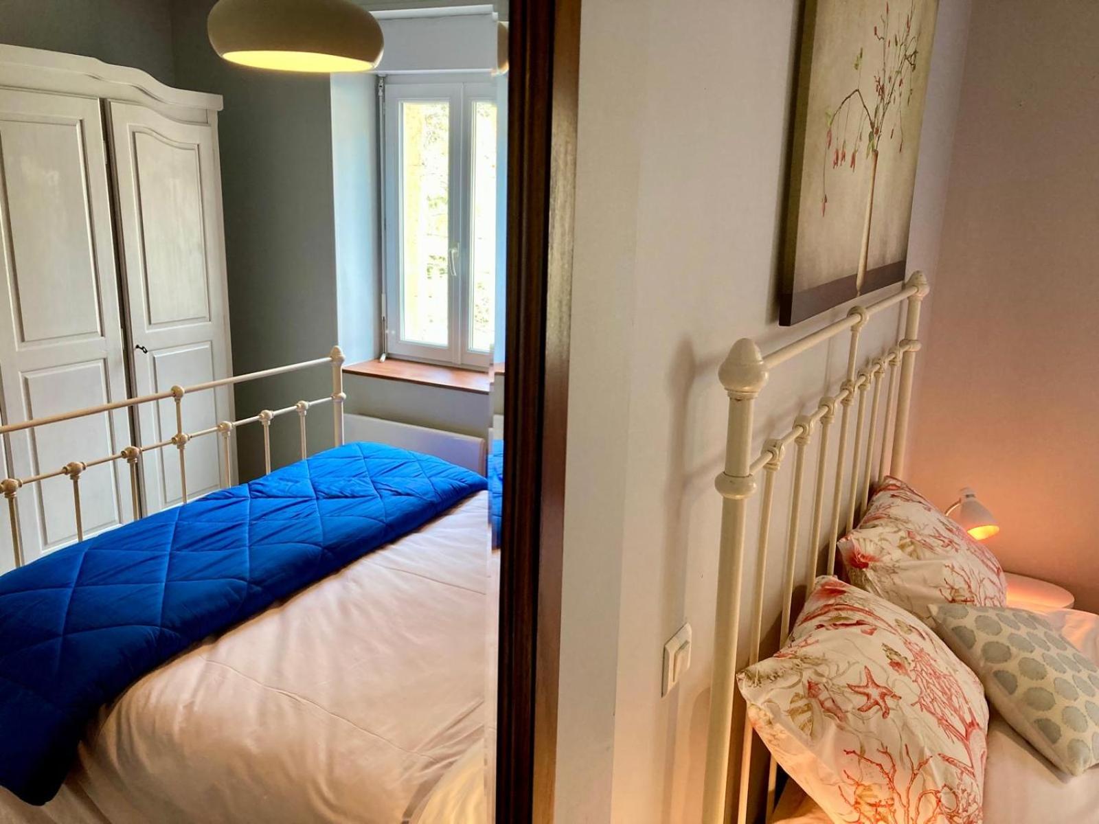 Bijou SURDESPINE air conditioned 100m to Historic 4 Cathar Châteaux Lastours access to a very pretty riverside garden!!