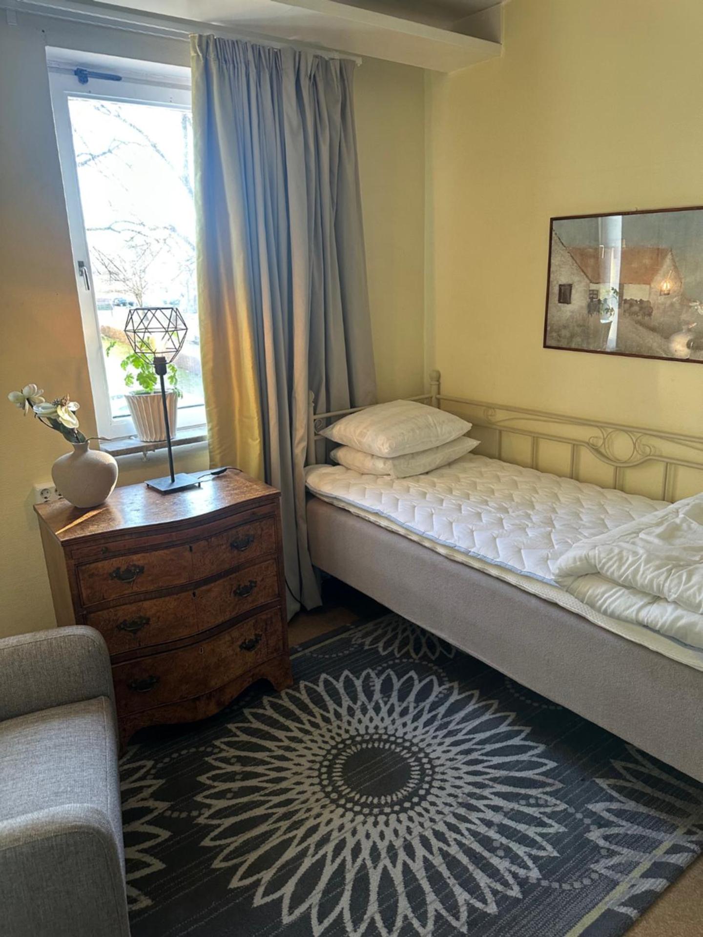 Habitación Individual con ducha y aseo compartidos