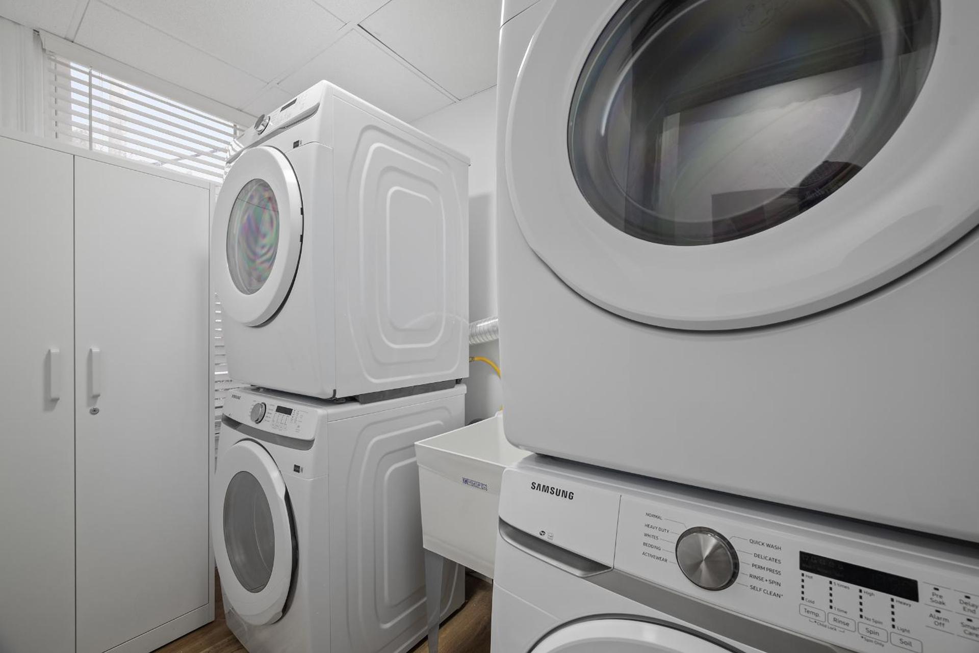 Shadyside, Pittsburgh !C Modern and Bright Private Bedroom with Shared Bathroom