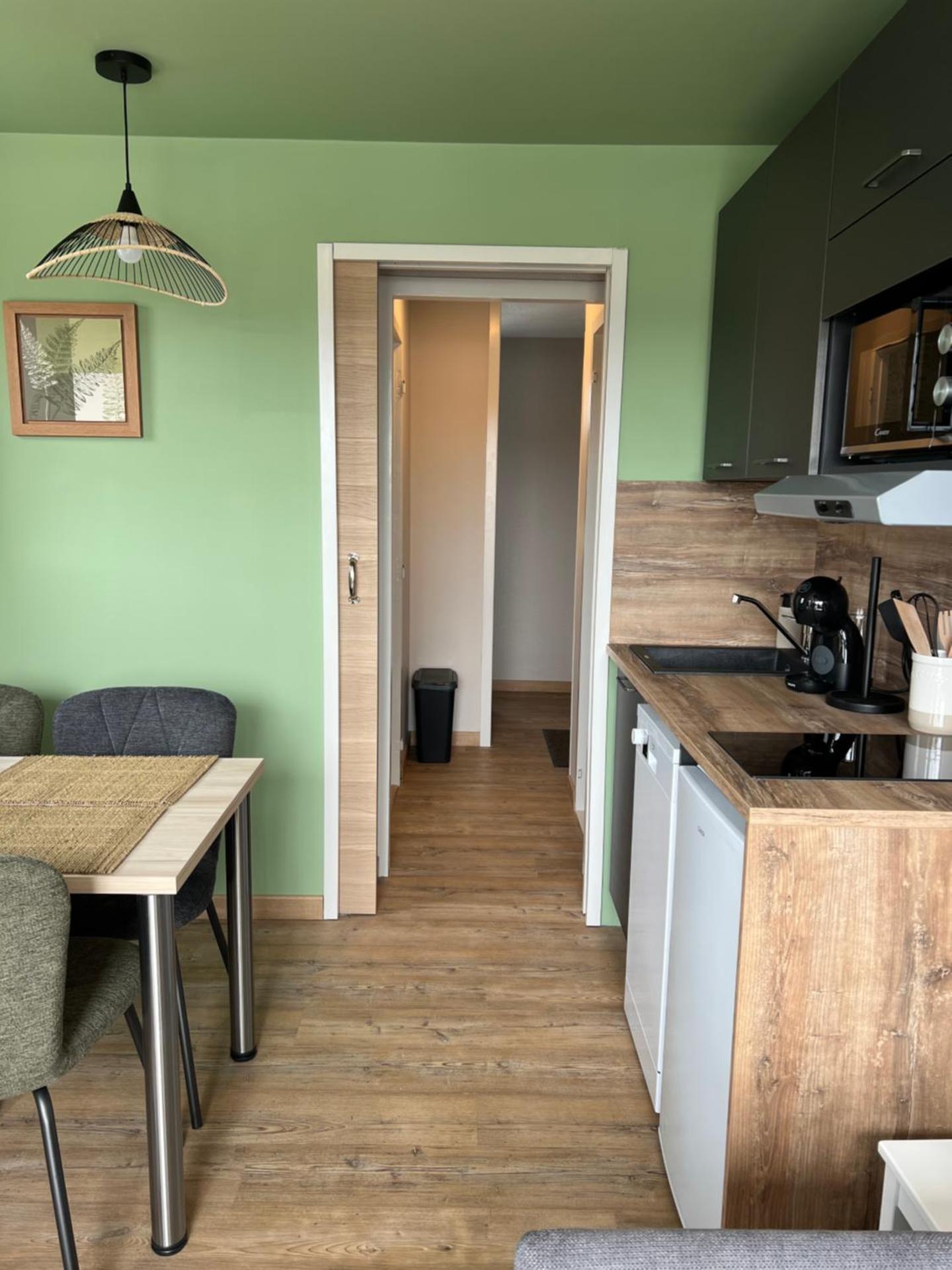 Coco studio 2 adultes et 2 enfants avec terrasse vue sur le Lac et accès parc aquatique gratuit