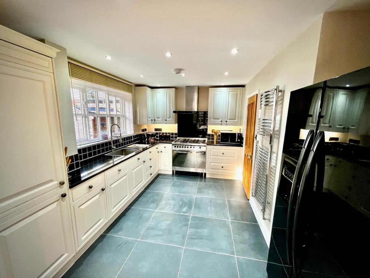 Honey Hill Cottage - 4 Bedroom Detached House