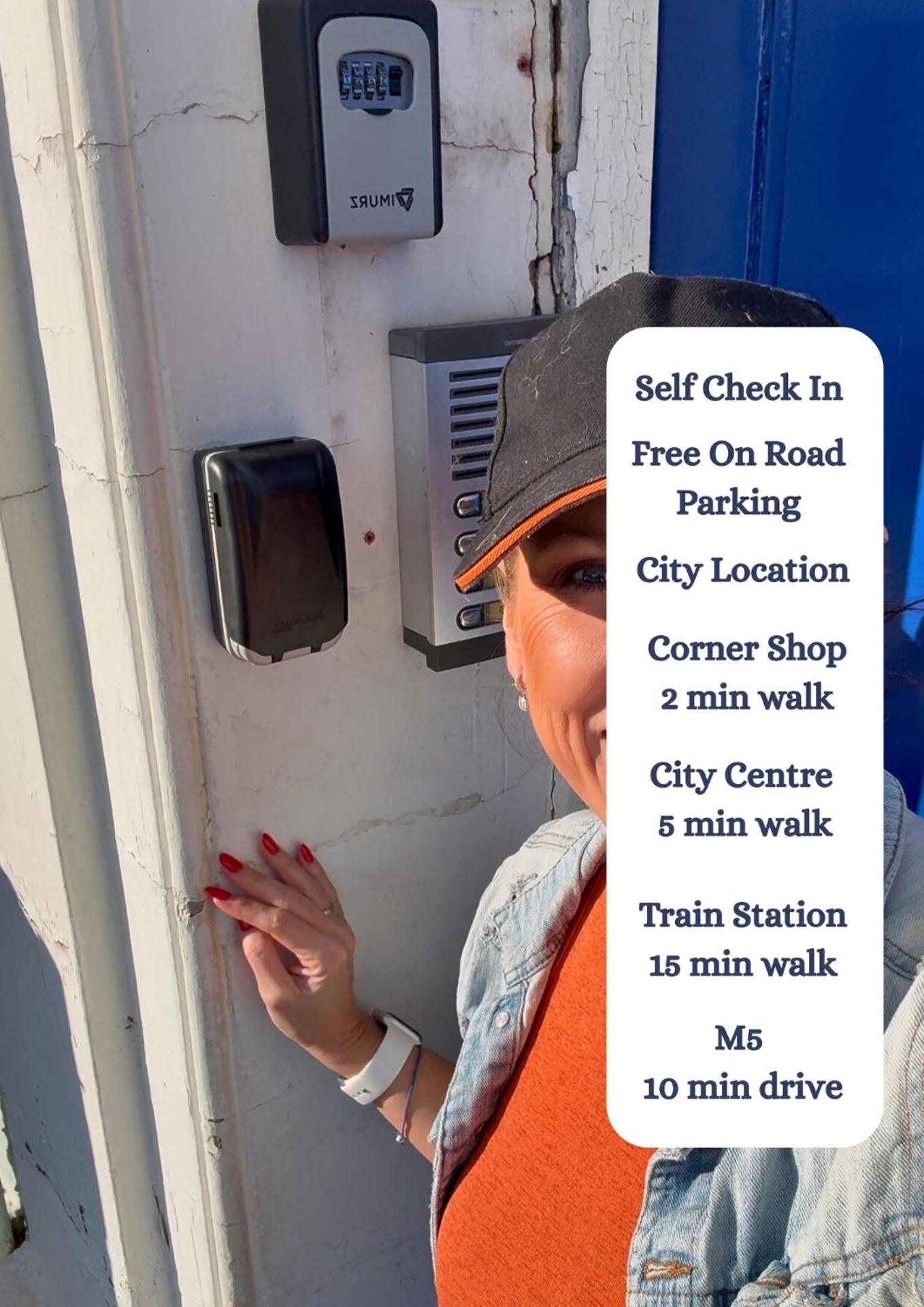 The Chapel - Worcester City - FREE Parking, WI-FI, Toiletries - TVs in rooms - Stocked kitchen - Entire Apart - Self Check-In - Outside Space