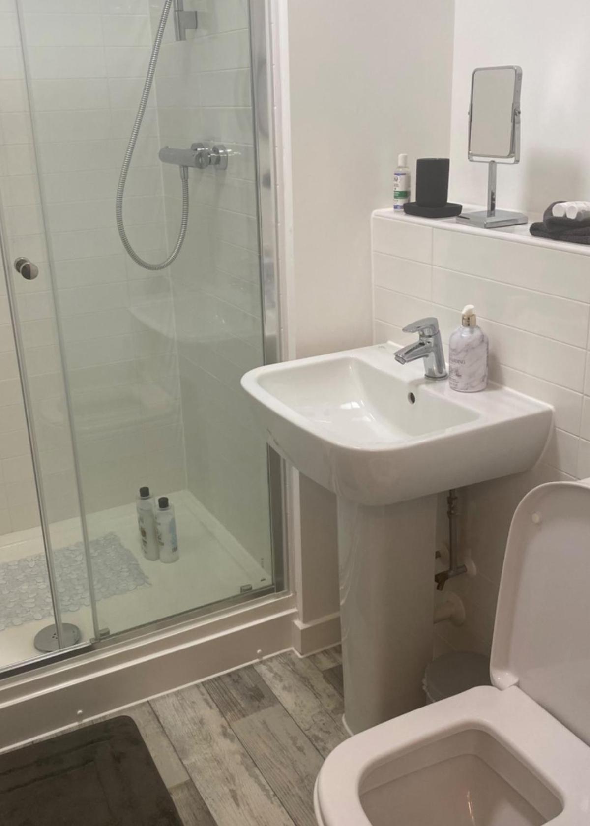 Peterborough City Center Near Healthcare Center One Bed apartment With Free Private Parking Contractors Locum Staff welcome