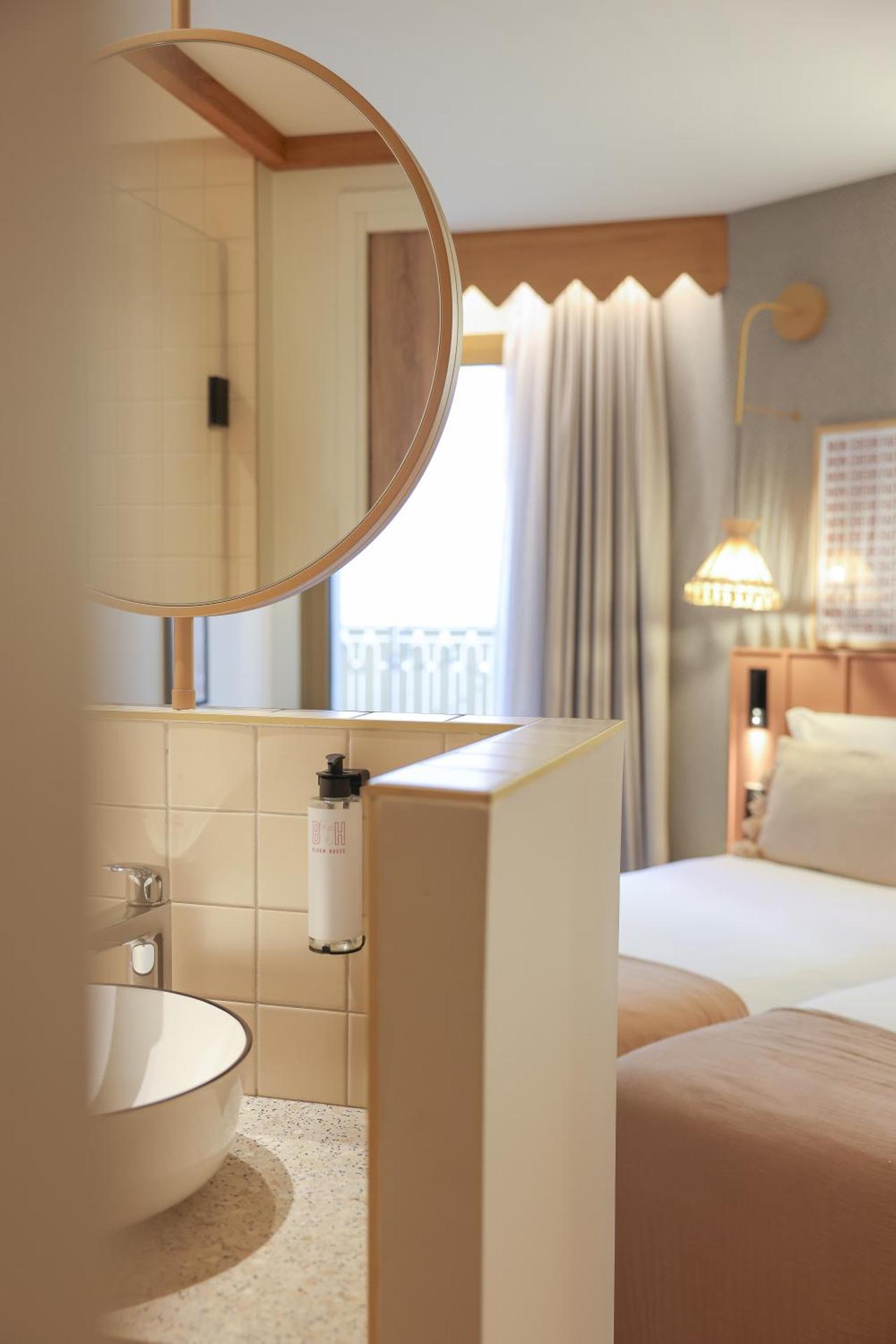 Classic Twin Room with Balcony