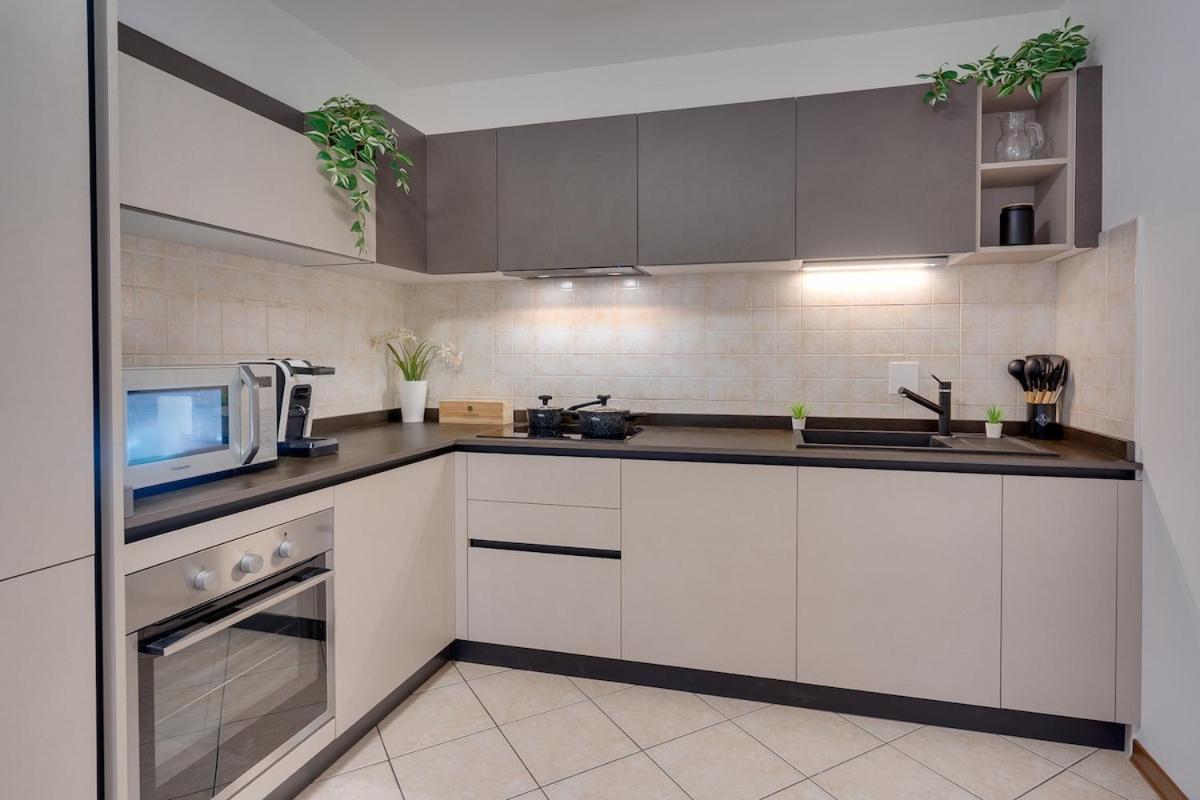 Centro Cormons - 3 Camere Letto & Balcone Privato