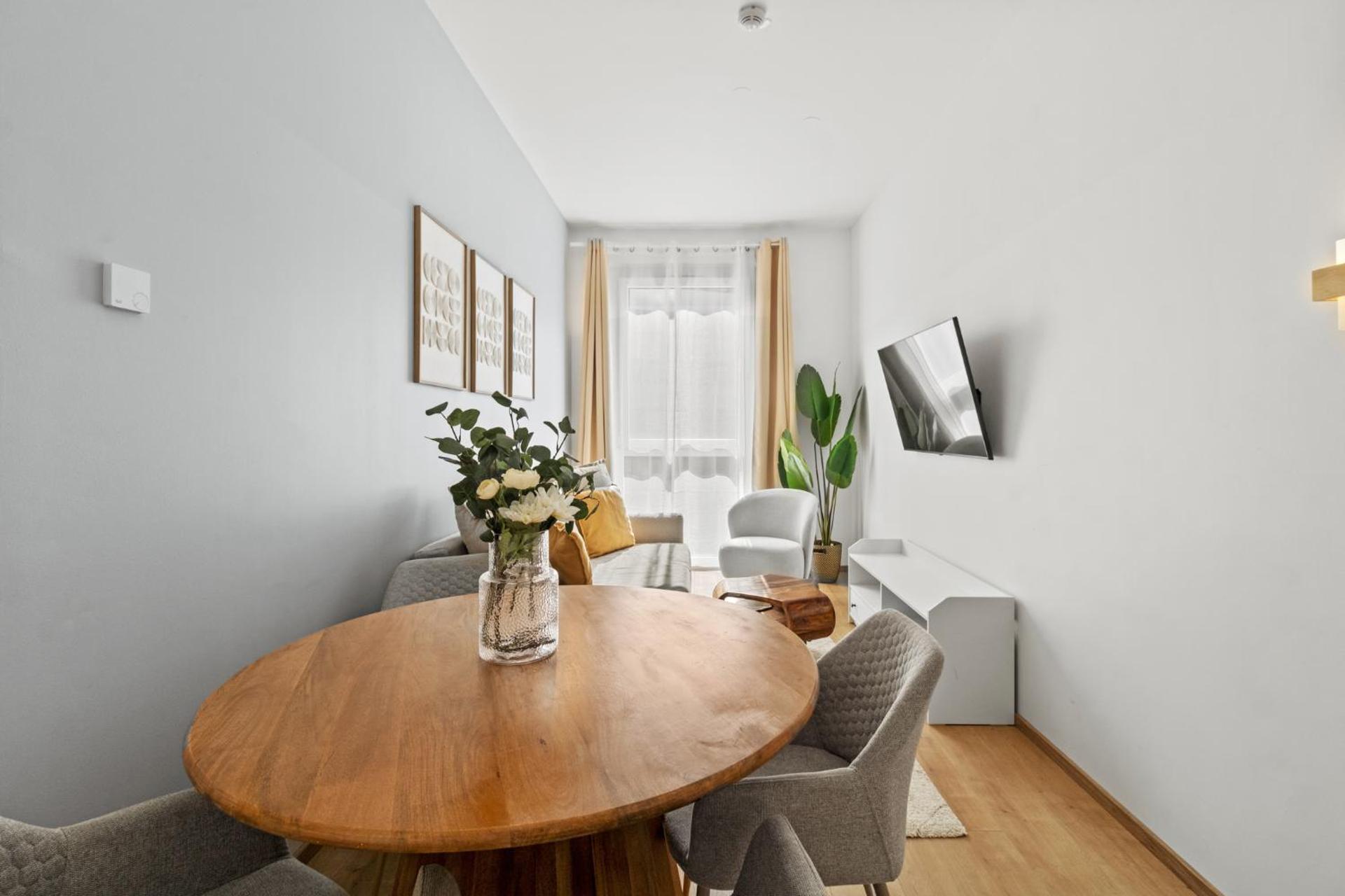 4 Min to Metro I 12 Min to Inner City I Top Wifi