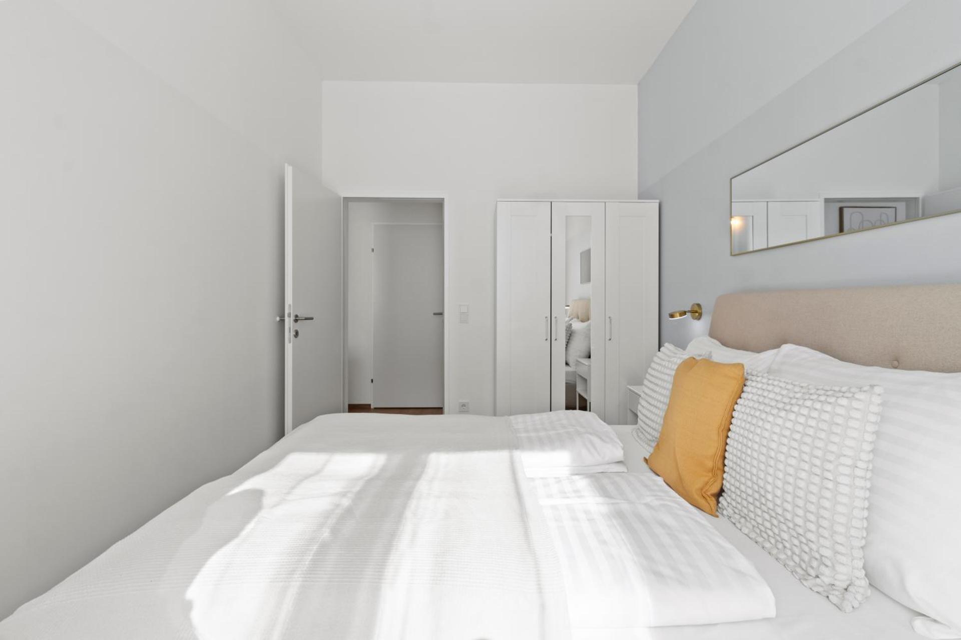 4 Min to Metro I 12 Min to Inner City I Top Wifi