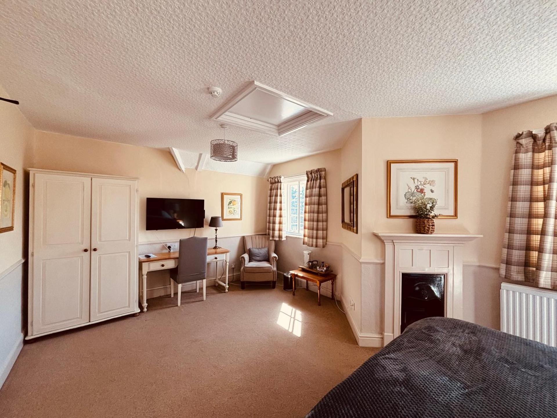 Communal lounge/ TV room