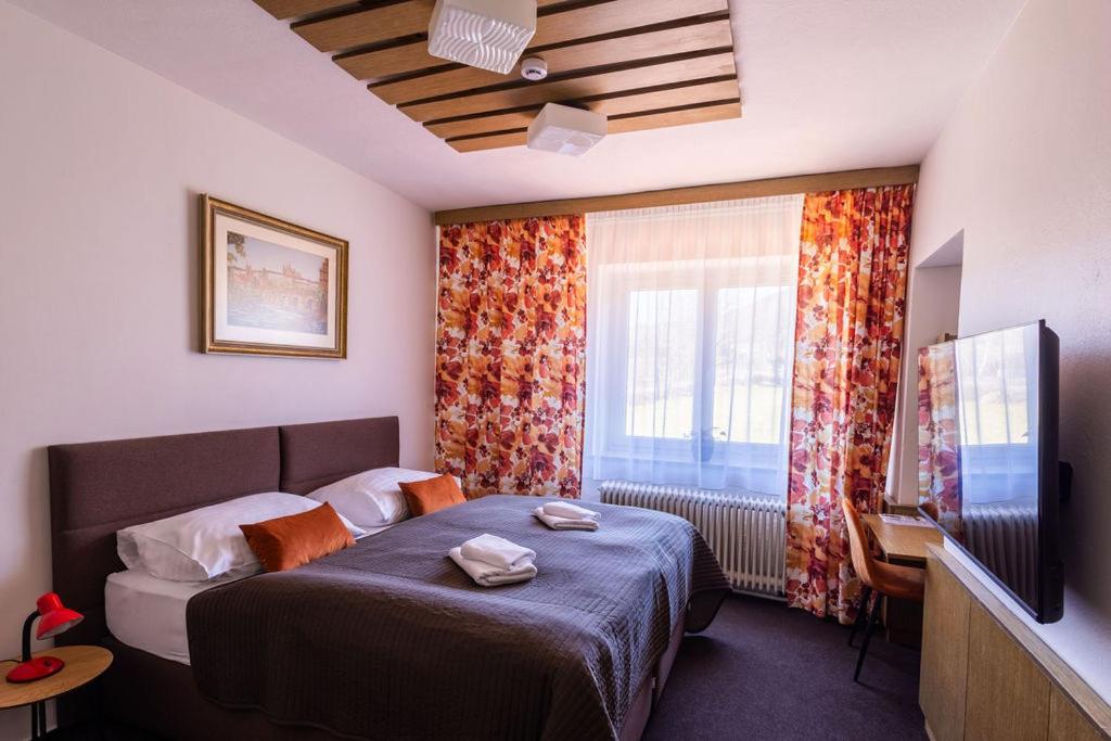 Hotel JISKRA na Čeladné