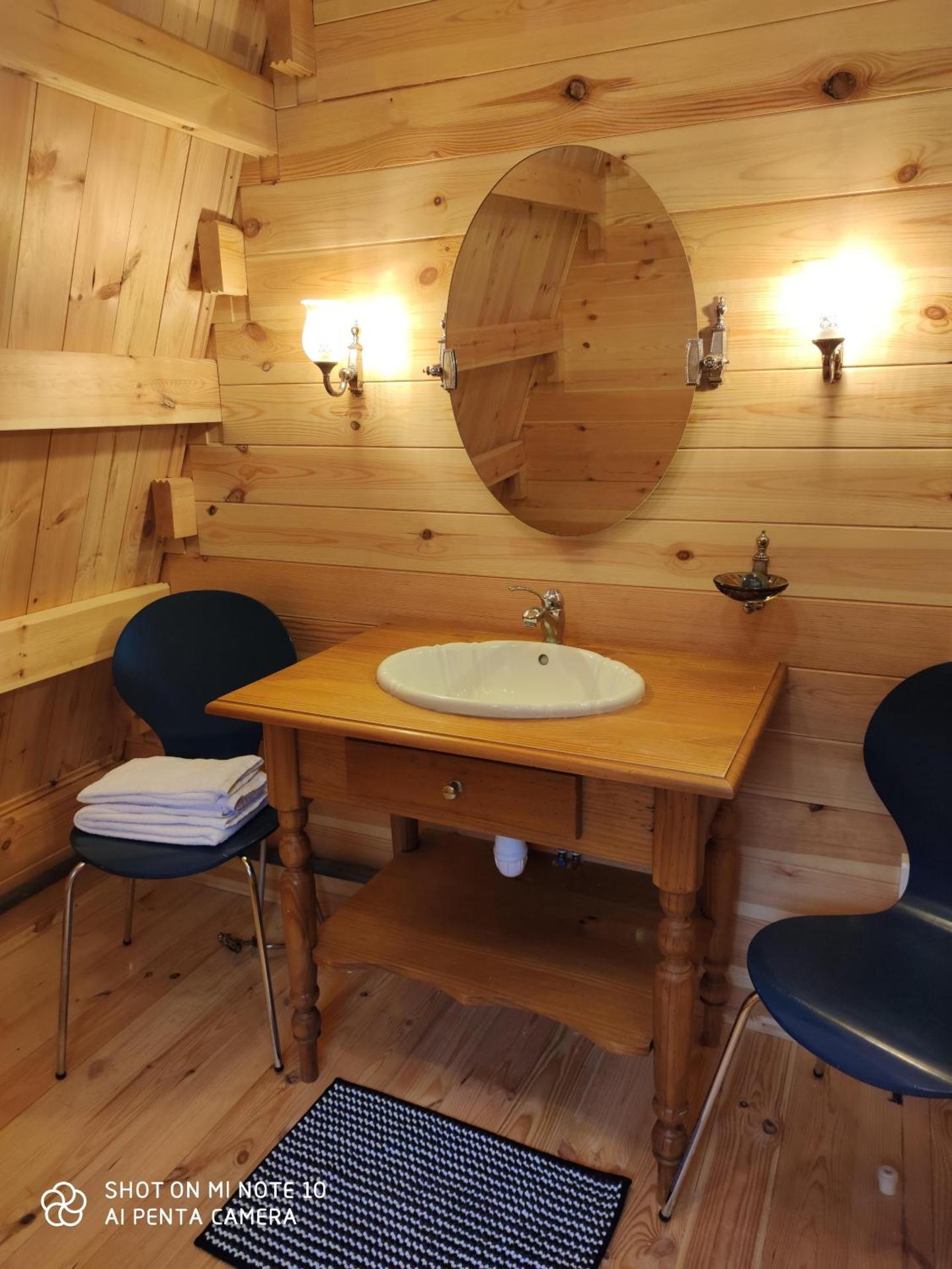 Tipi en bois tout équipé avec balnéo