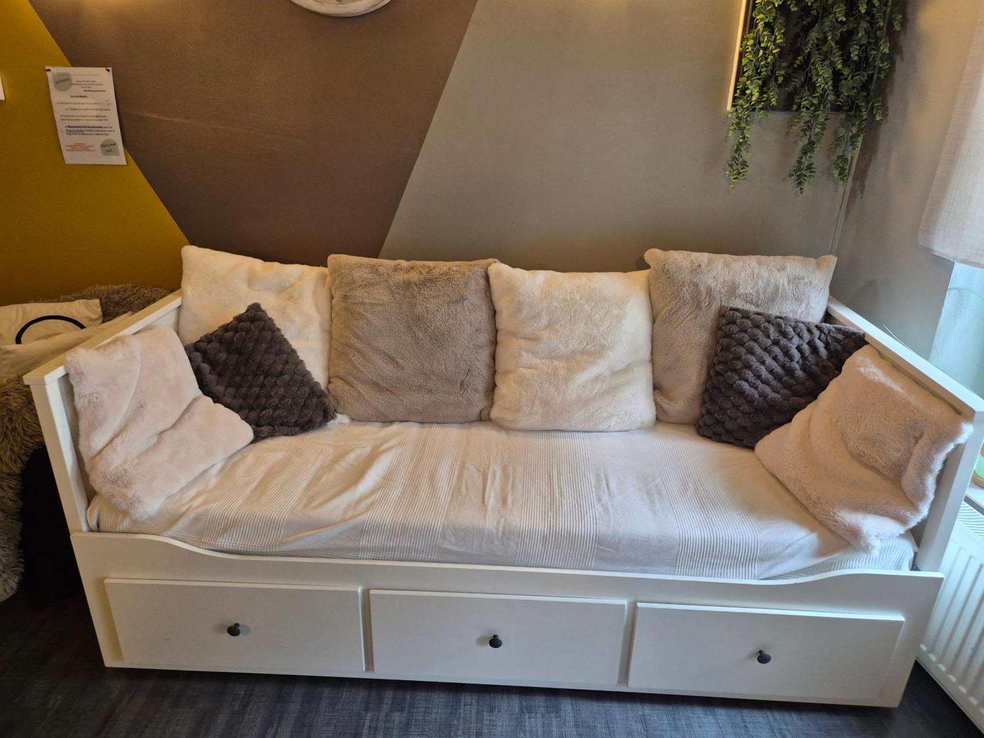 Studio AU CENTRE de Chimay, arrivee autonome