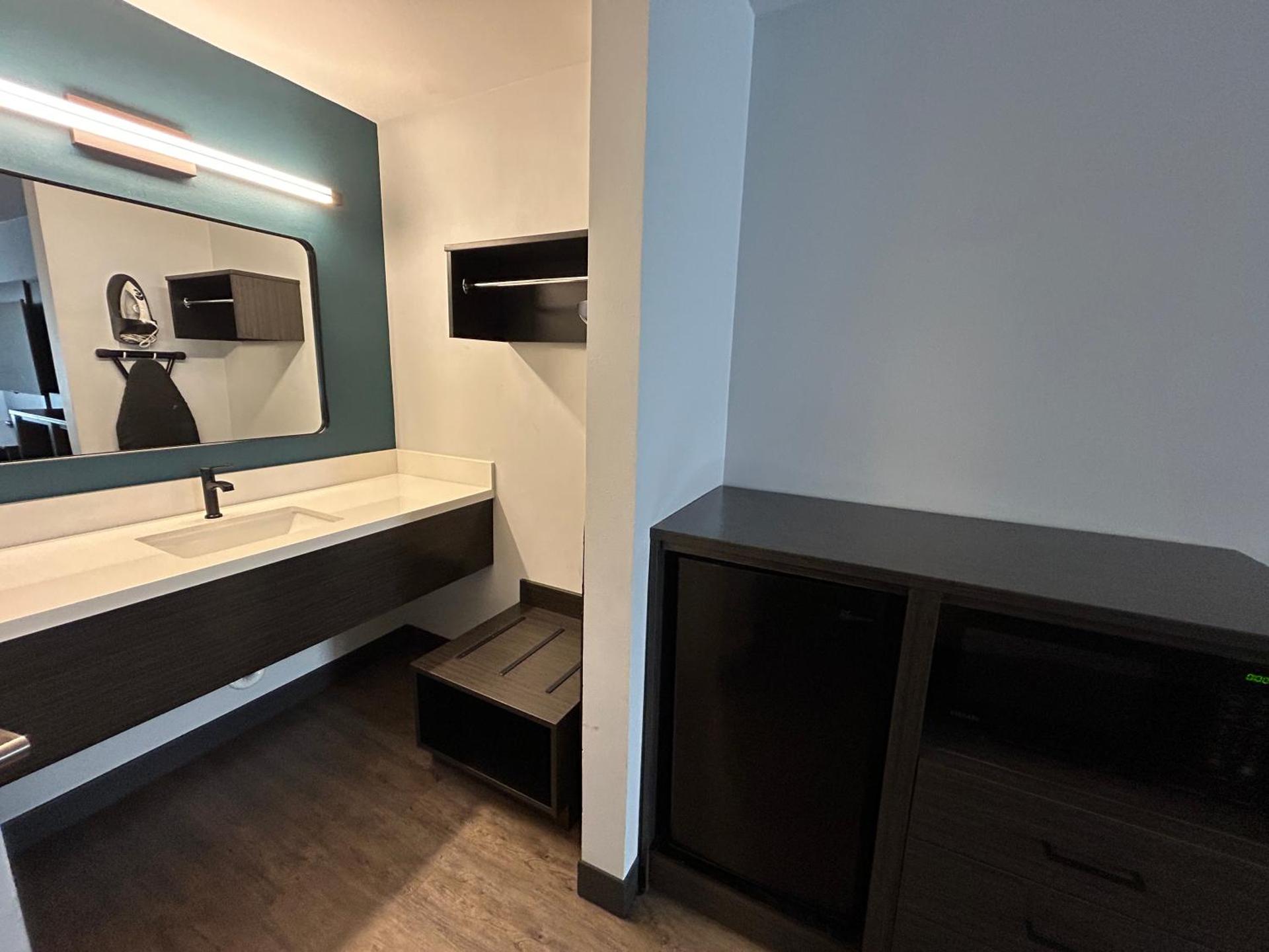 Studio 6 Suites Gardena, CA