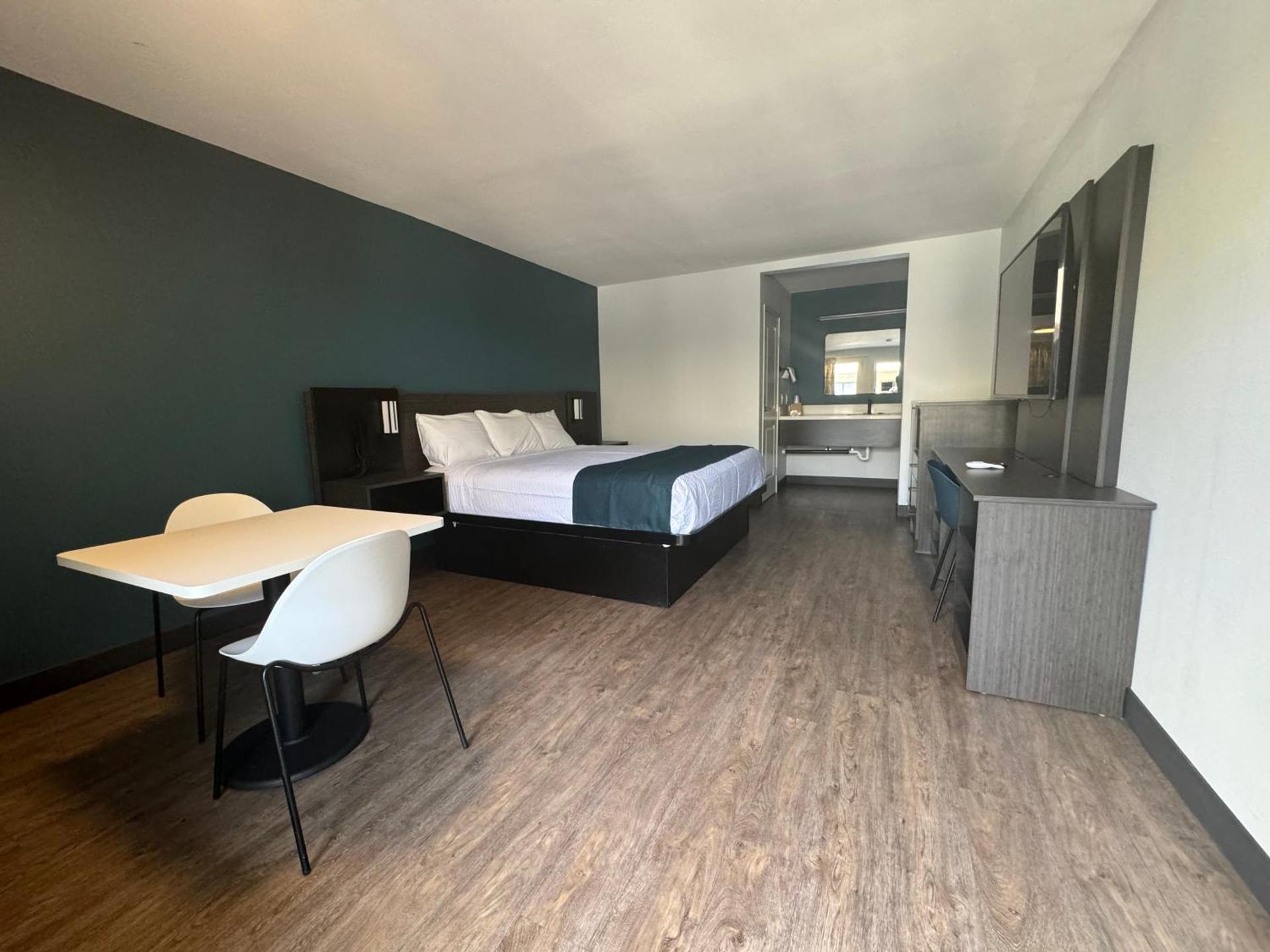 Studio 6 Suites Gardena, CA