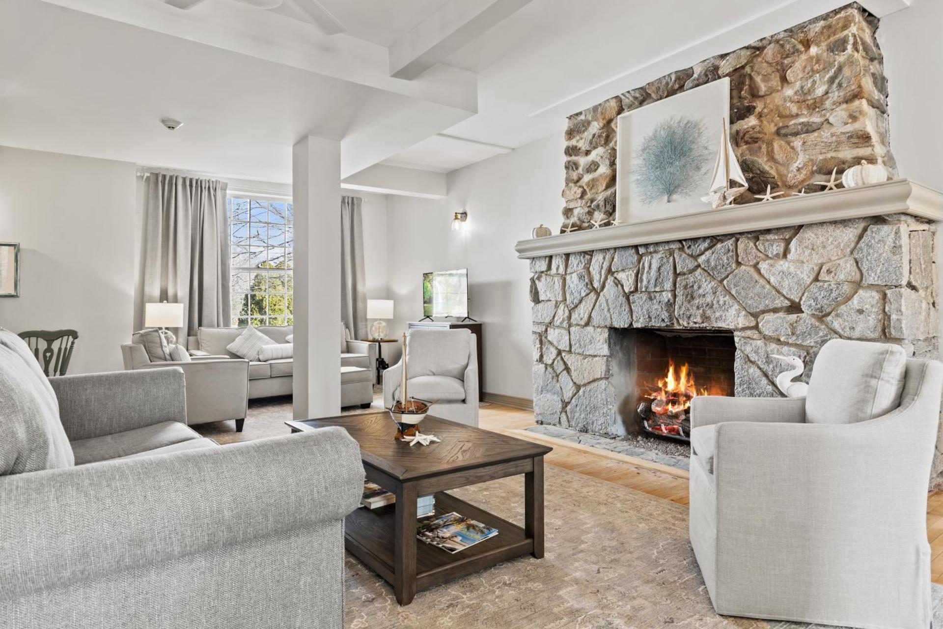 Communal lounge/ TV room