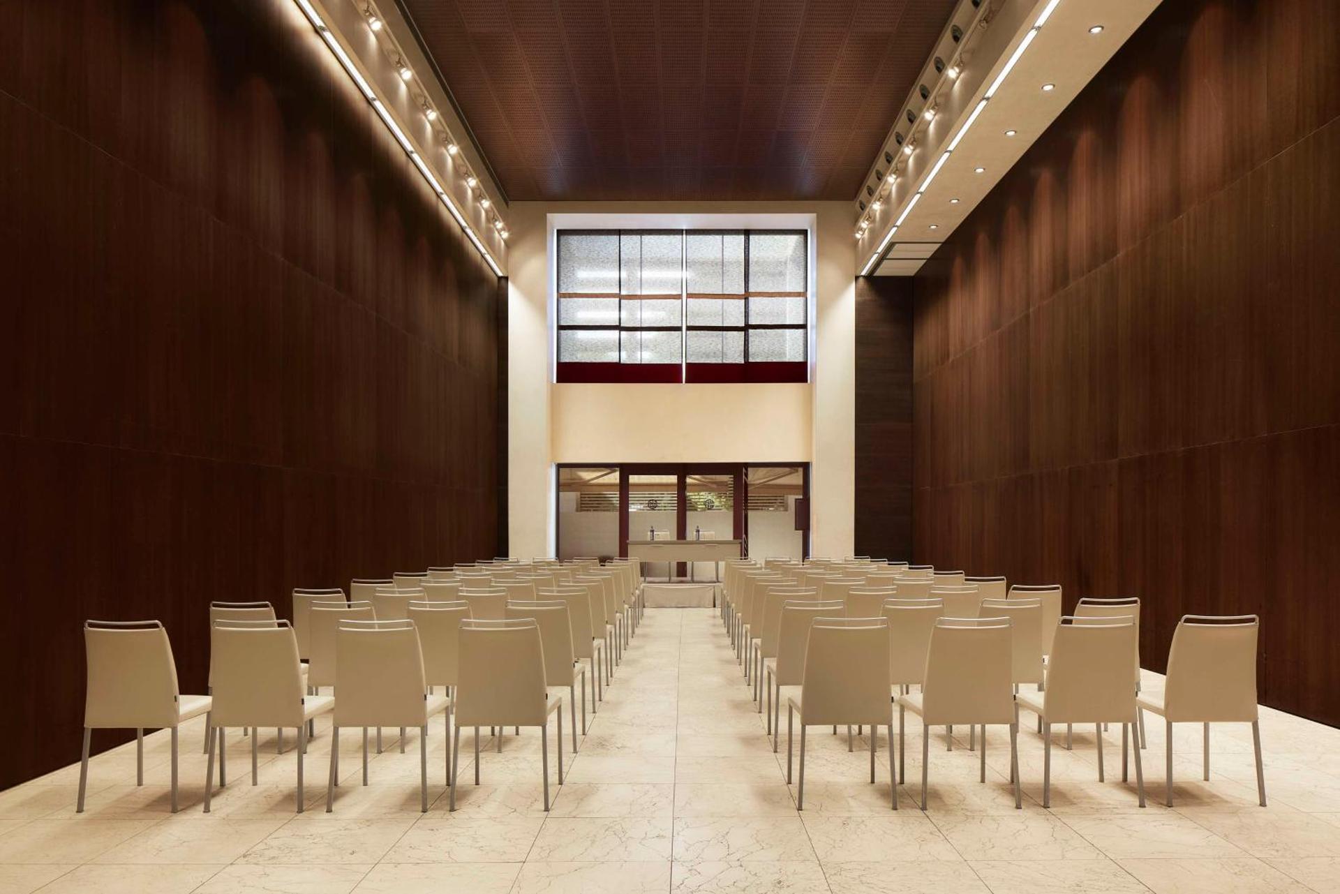 Meeting/conference room