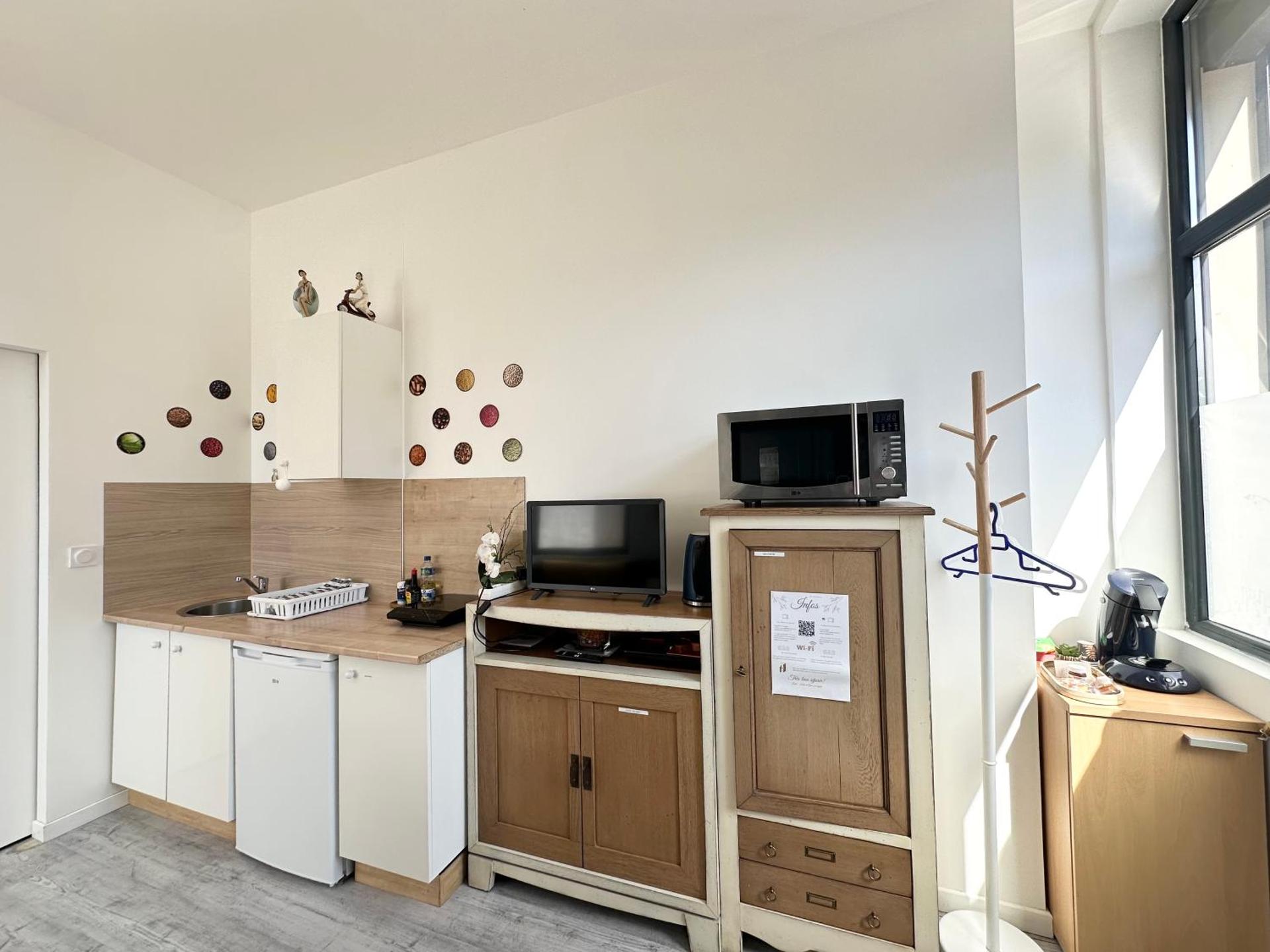 Le Francis, petit studio proche métro A