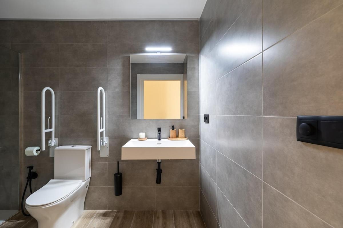 Tao Suite 1 next to the Aquarium