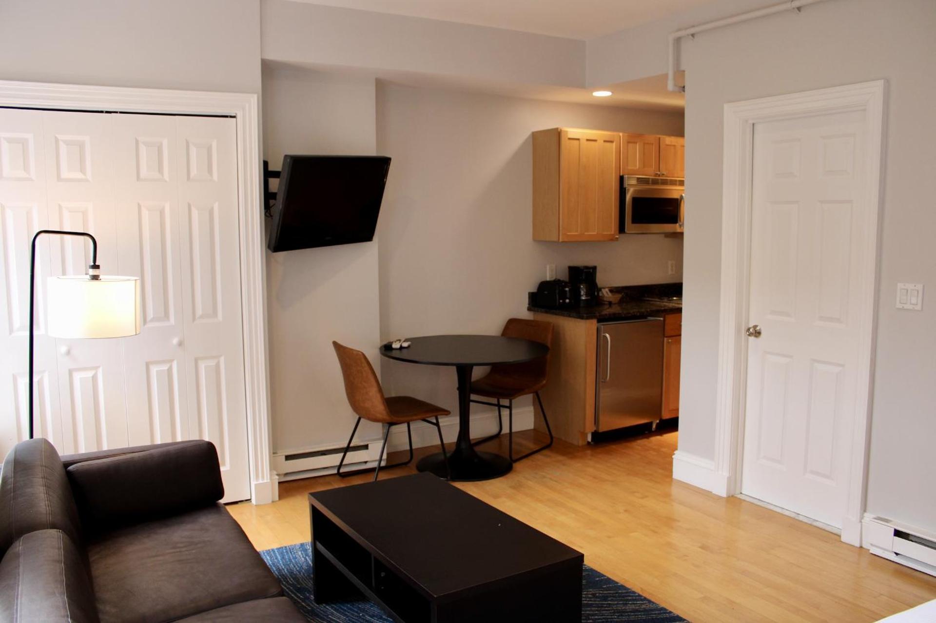 Stylish Downtown Studio in the SouthEnd, C.Ave# 2