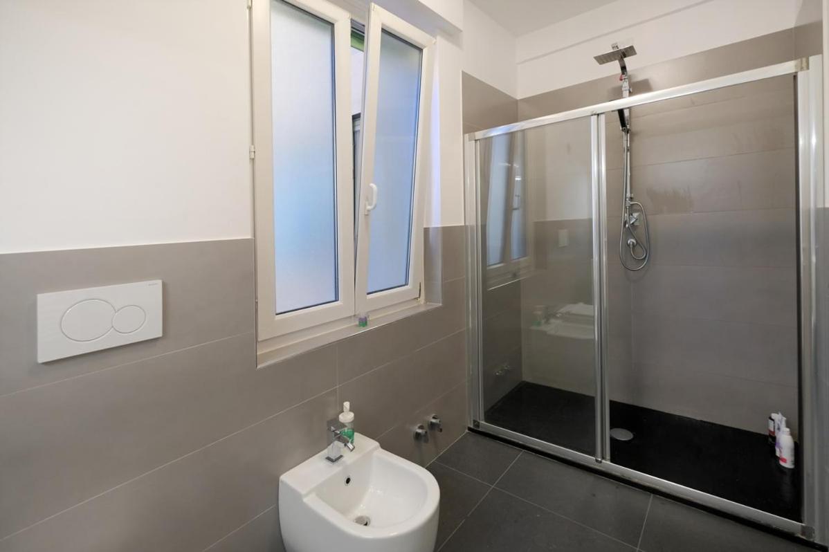 Modern house in the center of Recco with Parking