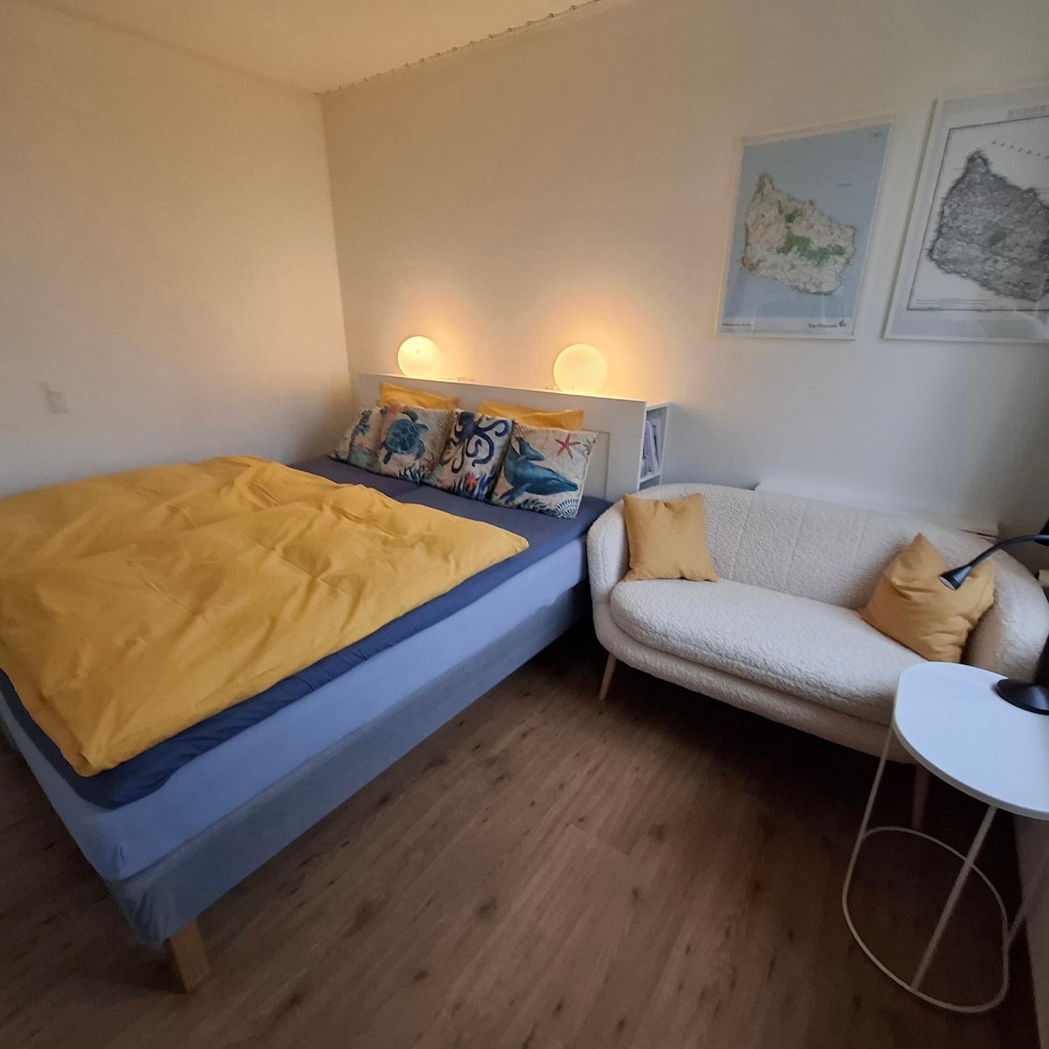 The Cherry Apartment - 'Den Gule Svane' Guest House near Rønne & Beach