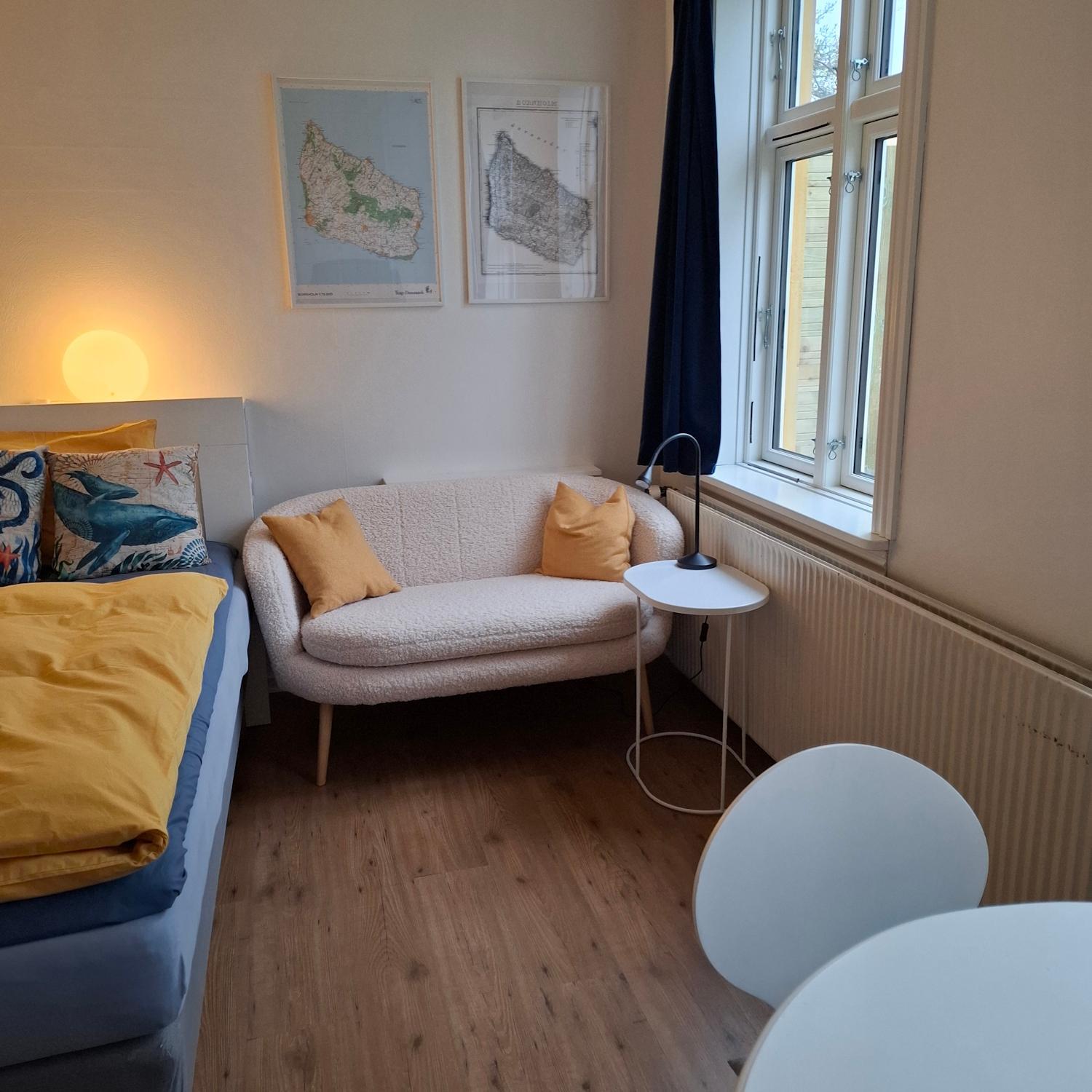 The Cherry Apartment - 'Den Gule Svane' Guest House near Rønne & Beach