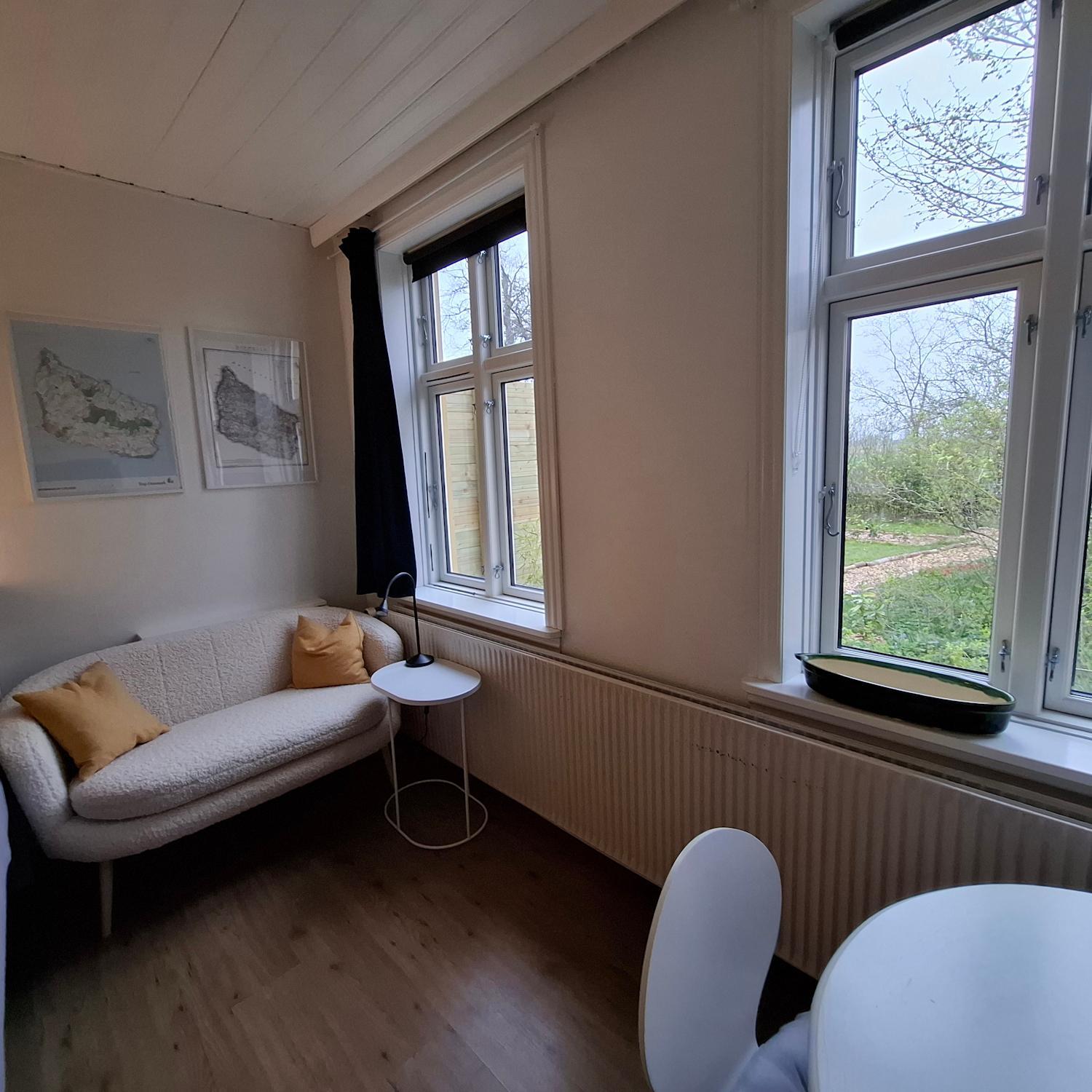 The Cherry Apartment - 'Den Gule Svane' Guest House near Rønne & Beach