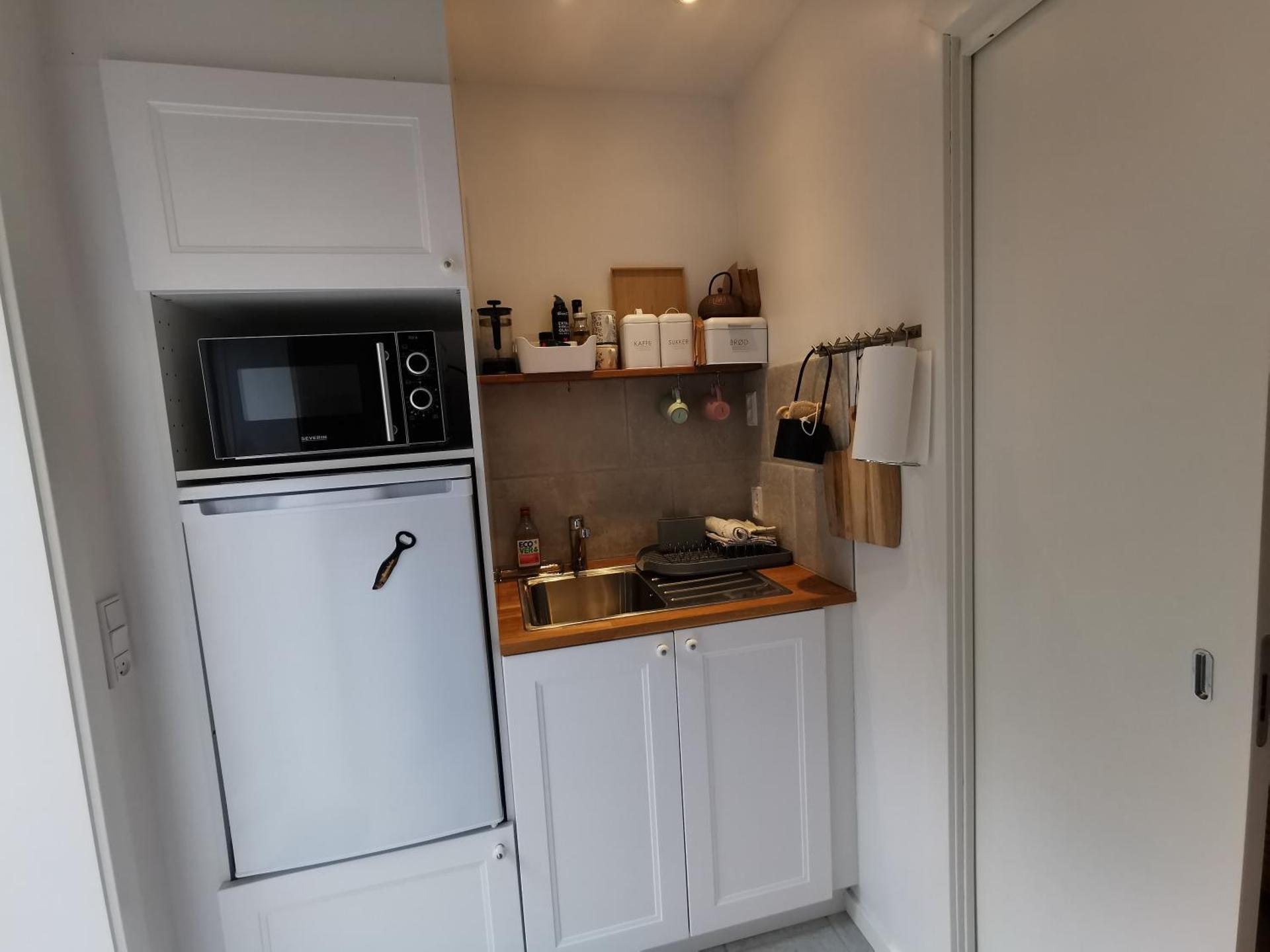 The Cherry Apartment - 'Den Gule Svane' Guest House near Rønne & Beach