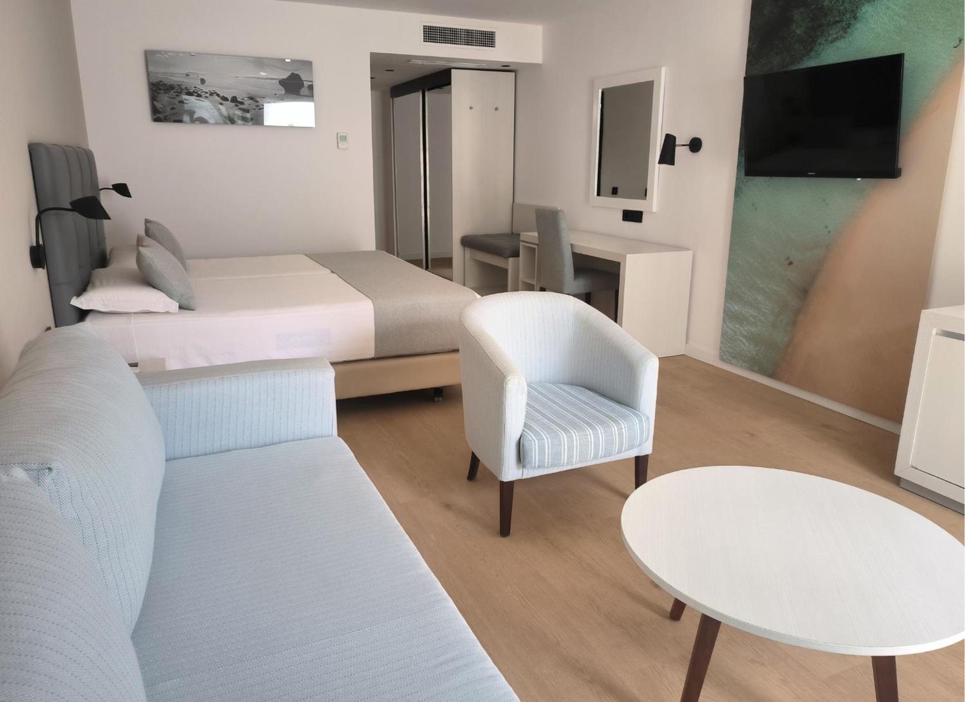 Photo of the whole room