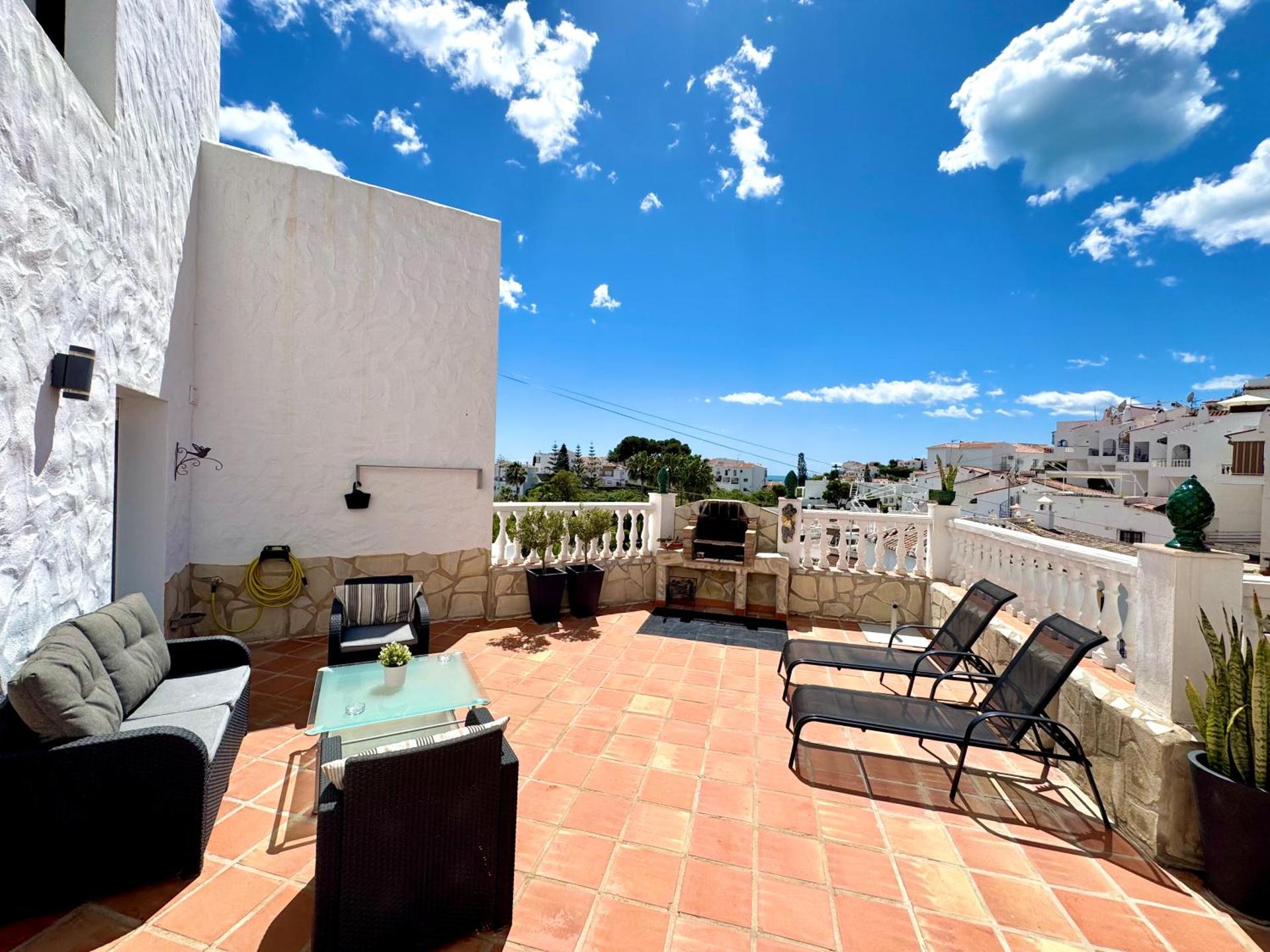 Casa en Nerja con gran terraza, muy luminosa y en tranquila urbanización