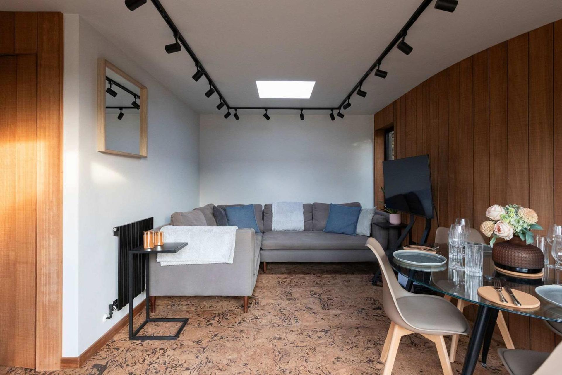 Modern 2-Bed Cabin Near West Wittering Beach