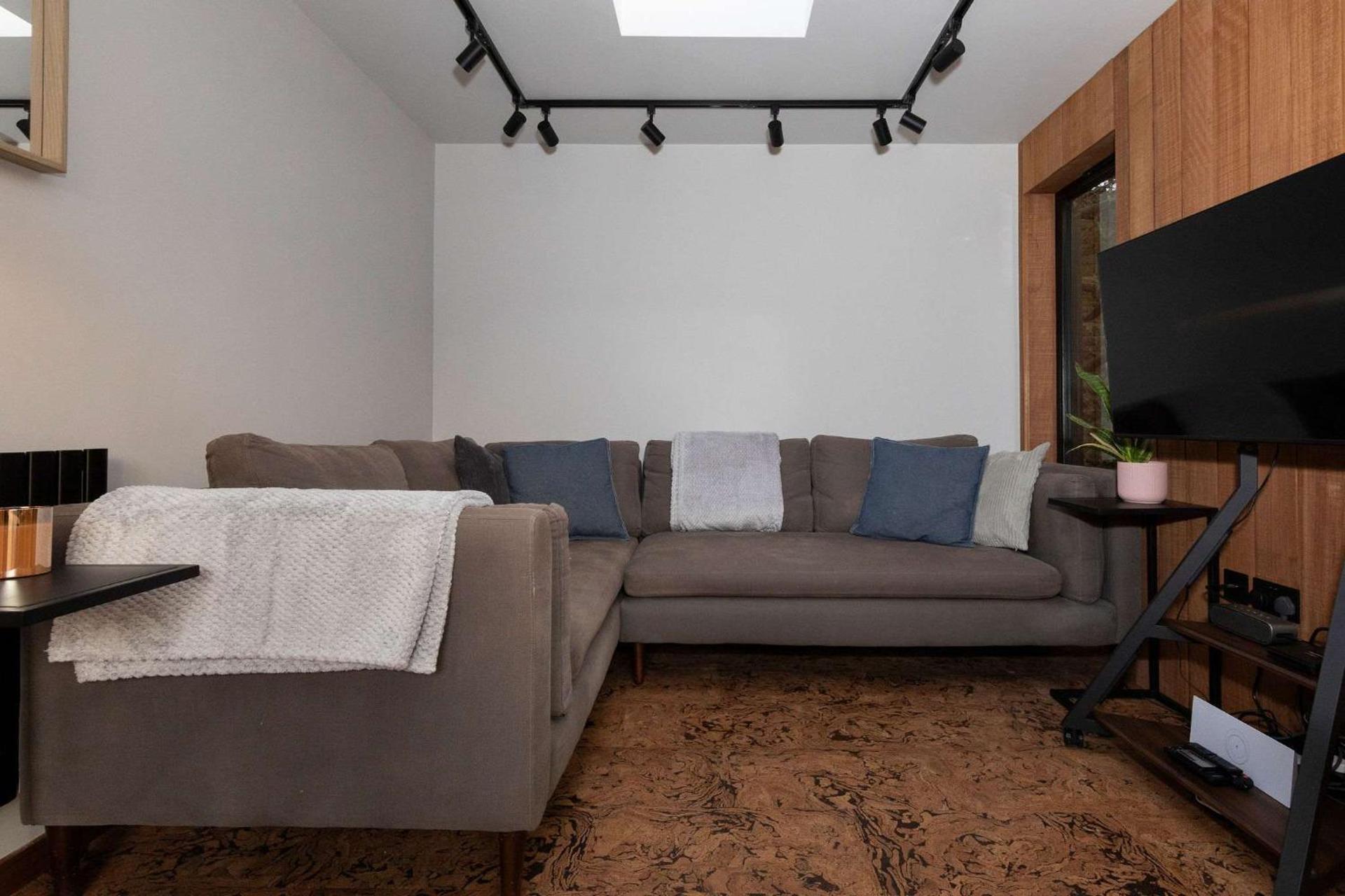 Modern 2-Bed Cabin Near West Wittering Beach