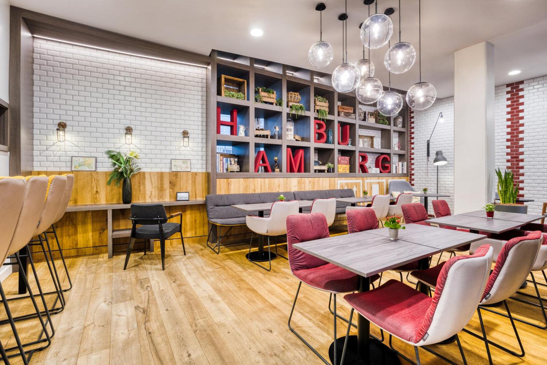 Communal lounge/ TV room