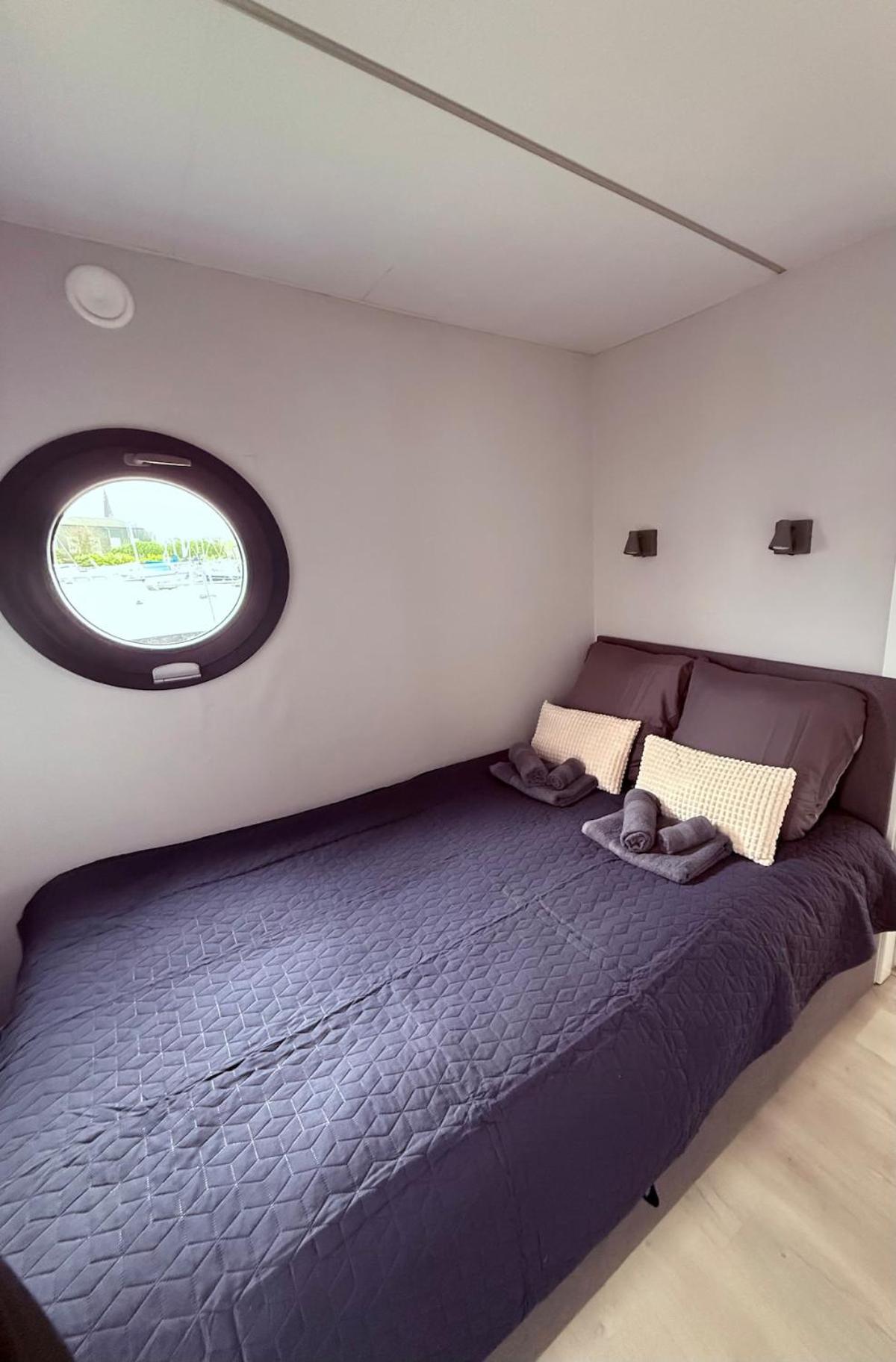 Comfi Winter houseboat Eclipse Monnickendam