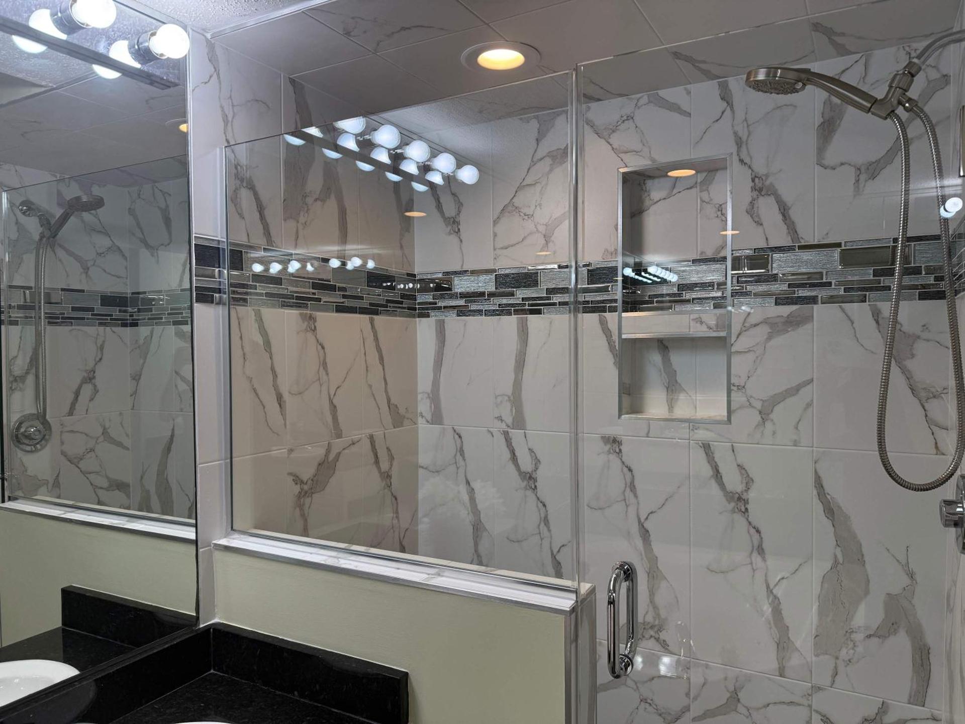 Waterfront Luxury Huge Condo with 15000sf Pool