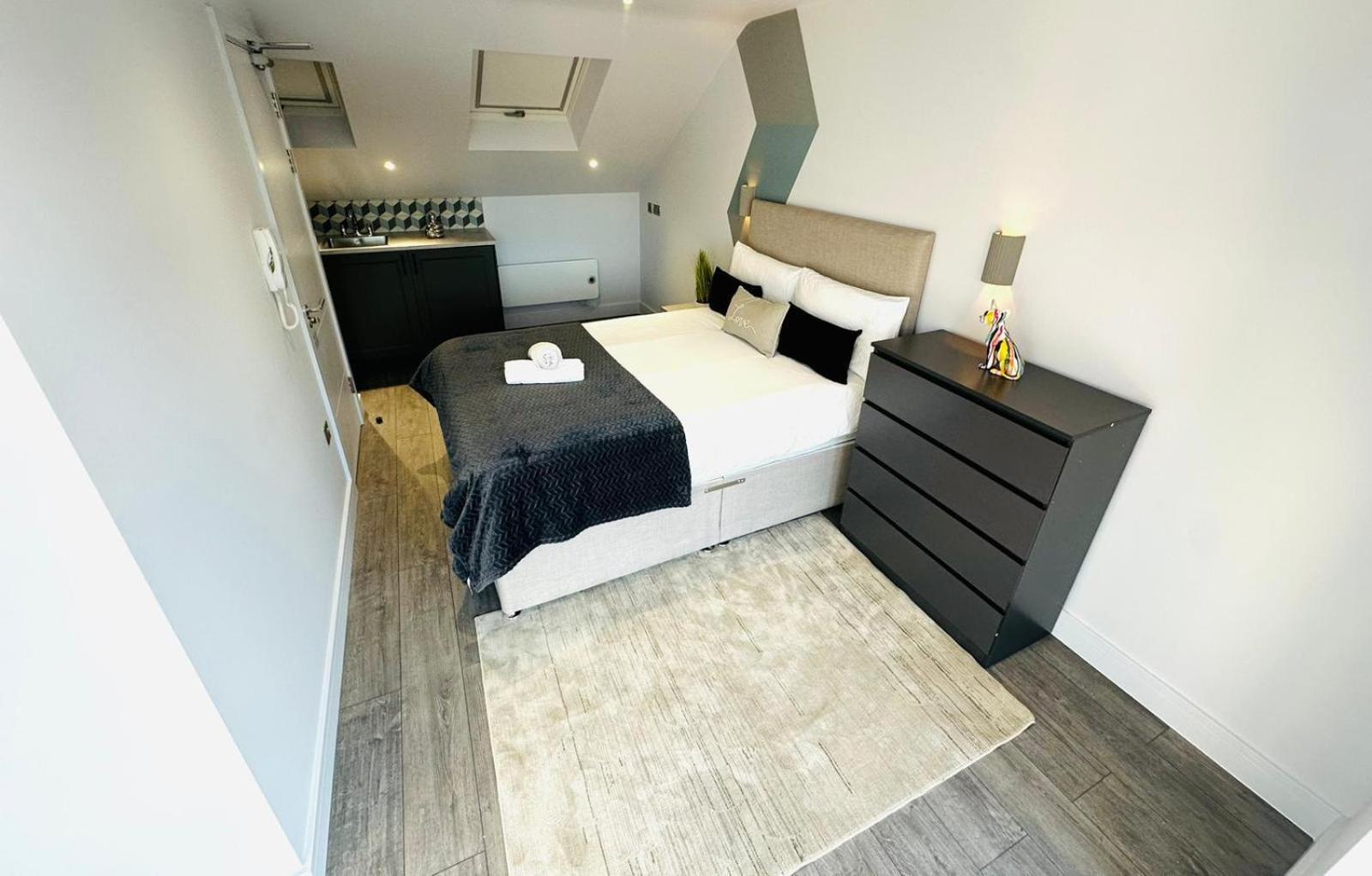 Wandsworth House - NO 17 - Luxury Urban Rooms