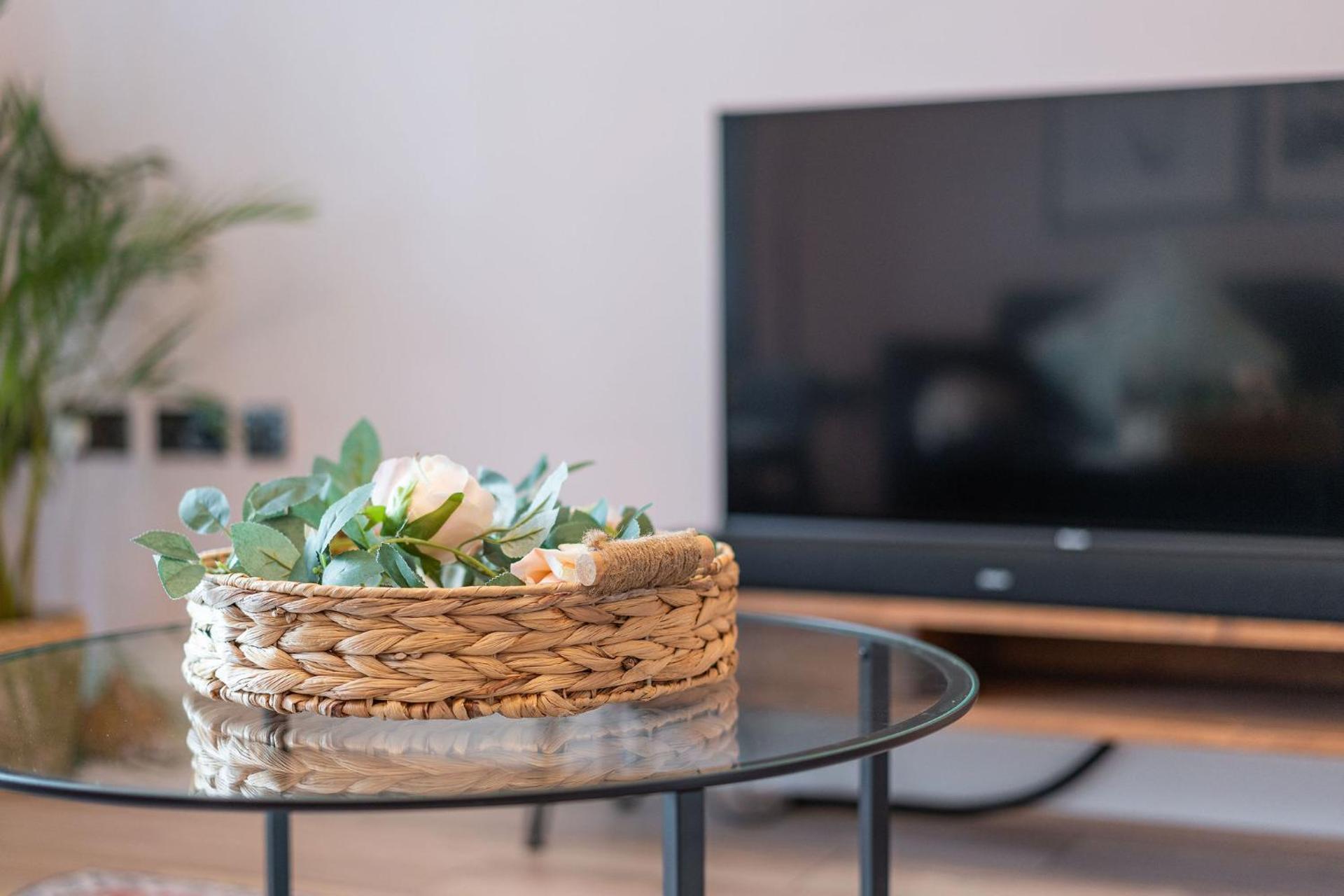 Nature Inspired Bungalow with 3 rooms - 10 mins from Manchester Airport