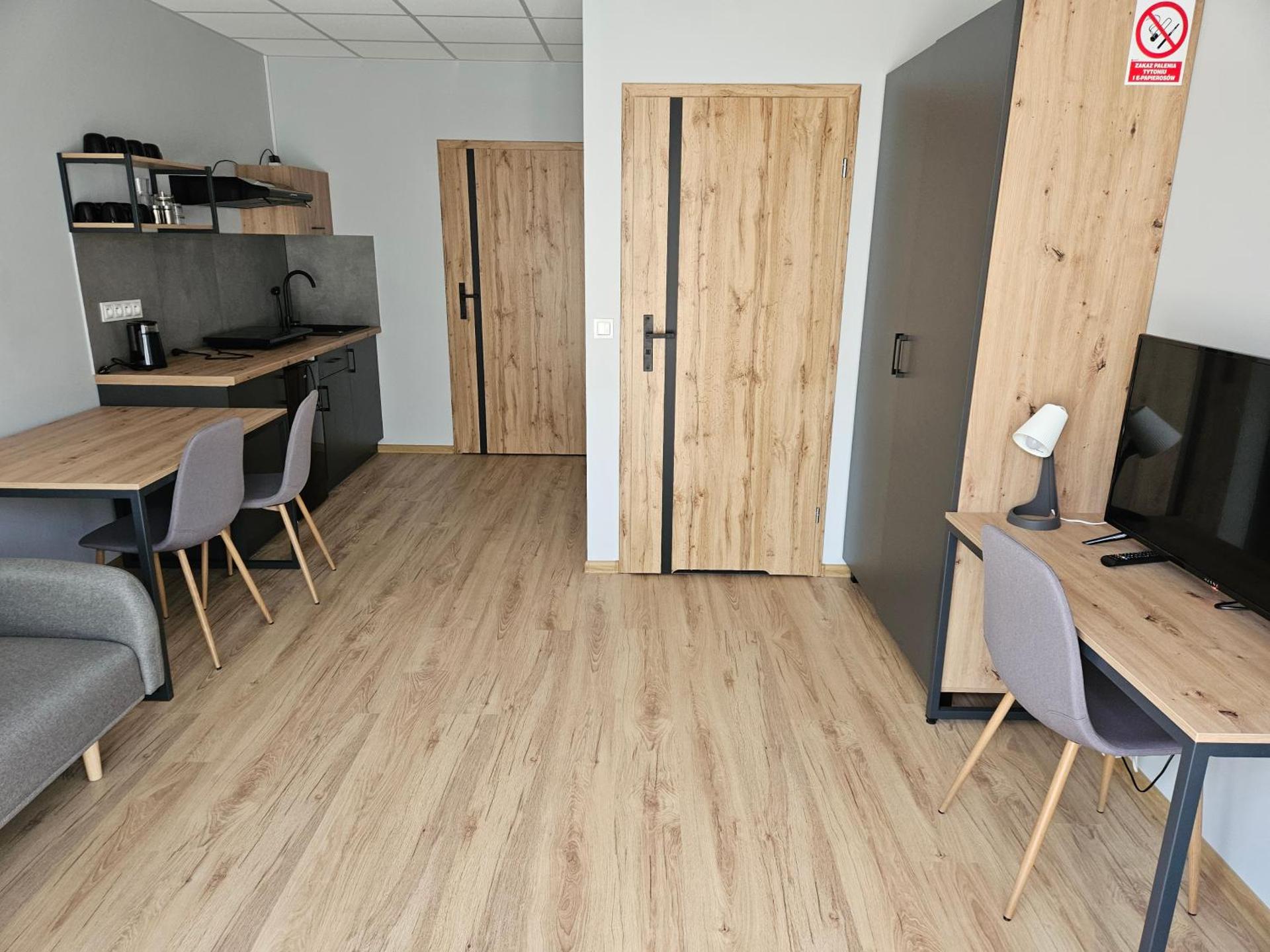 COBBY noclegi Mrowino