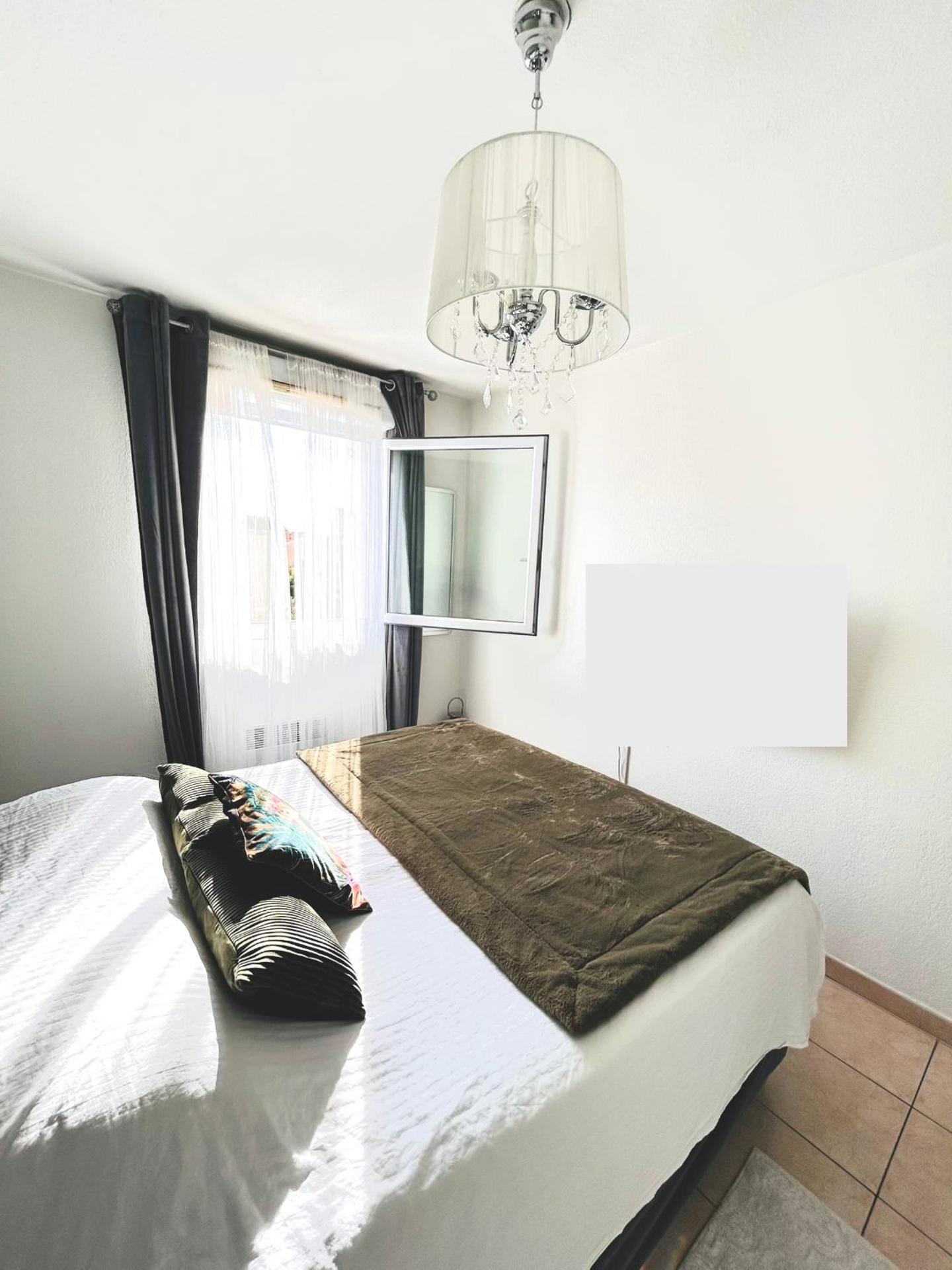 Le Nicol's-PISCINE-PARKING-WIFi-Clim