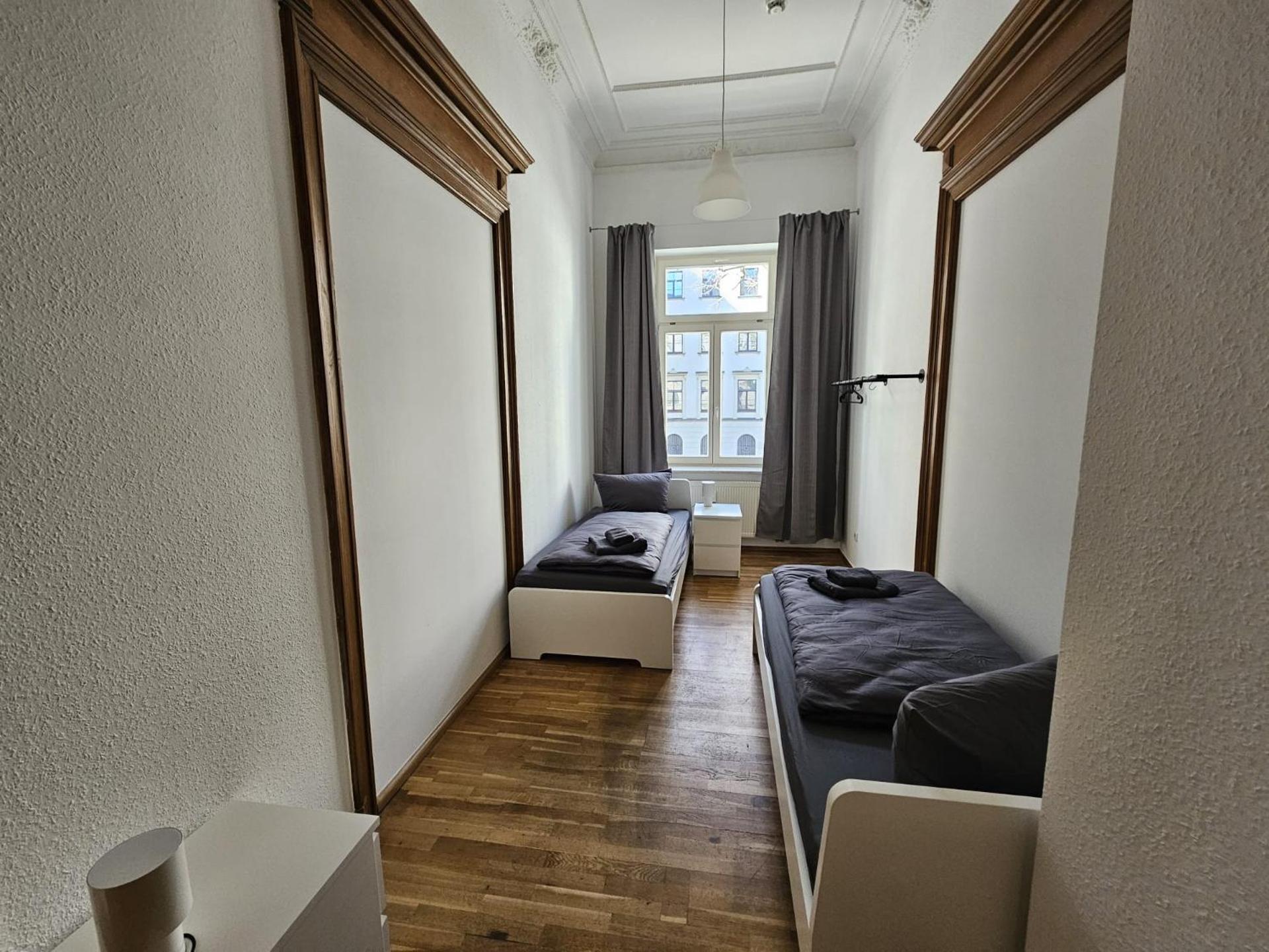 Sehr große Unterkunft mit 6 Schlafzimmern, Küche, Bad und großem Wohnzimmer im Herzen von Leipzig