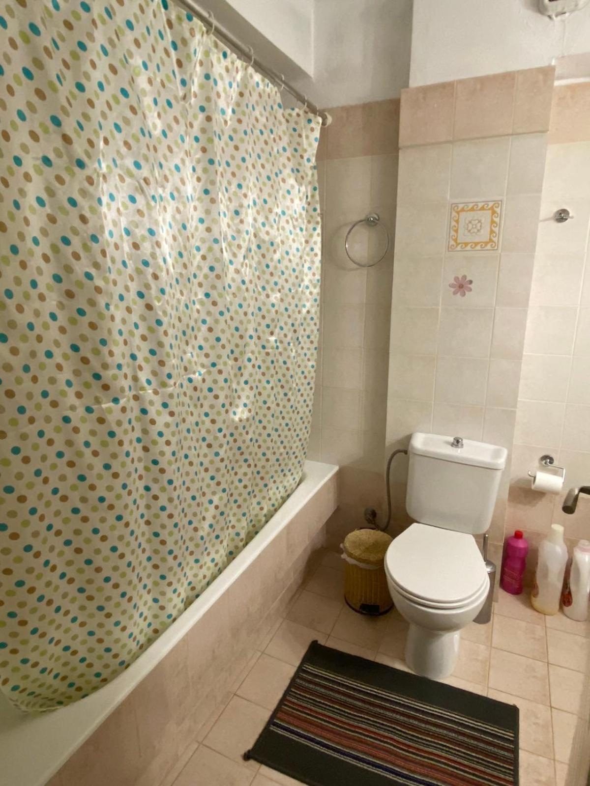 Central location! Spacious 2 bdrm with balcony