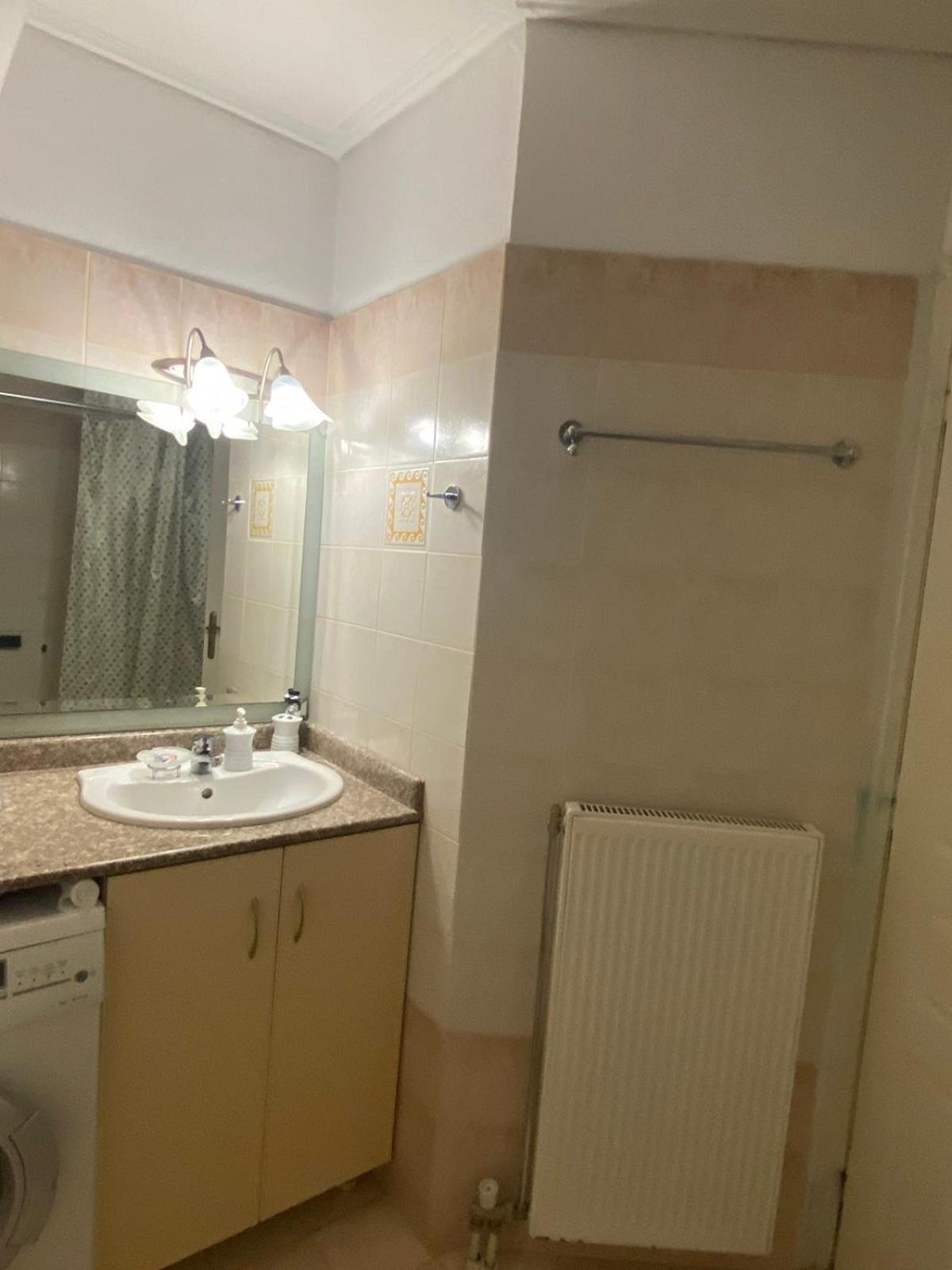 Central location! Spacious 2 bdrm with balcony