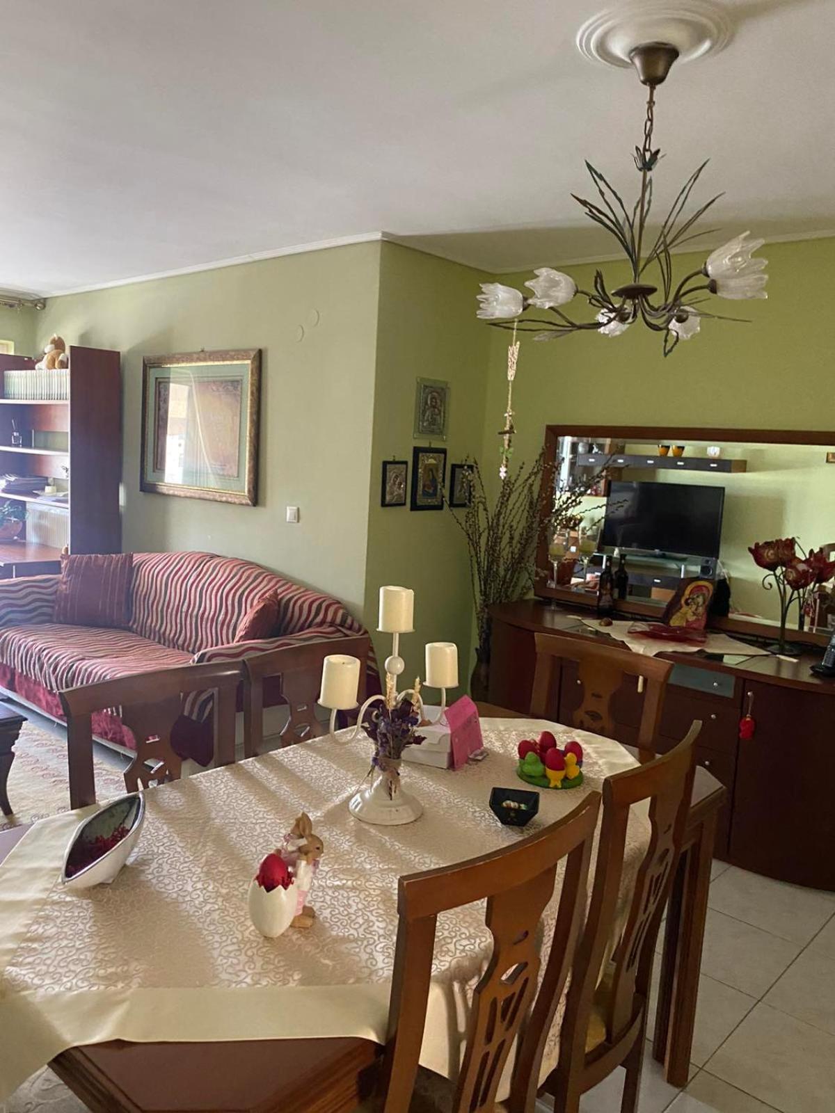 Central location! Spacious 2 bdrm with balcony