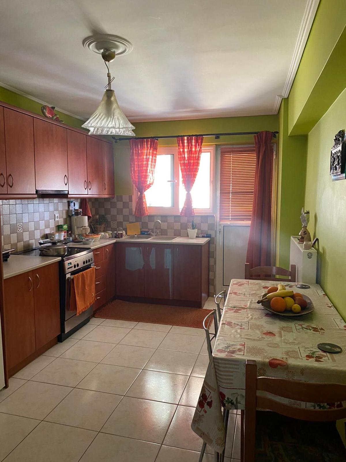 Central location! Spacious 2 bdrm with balcony