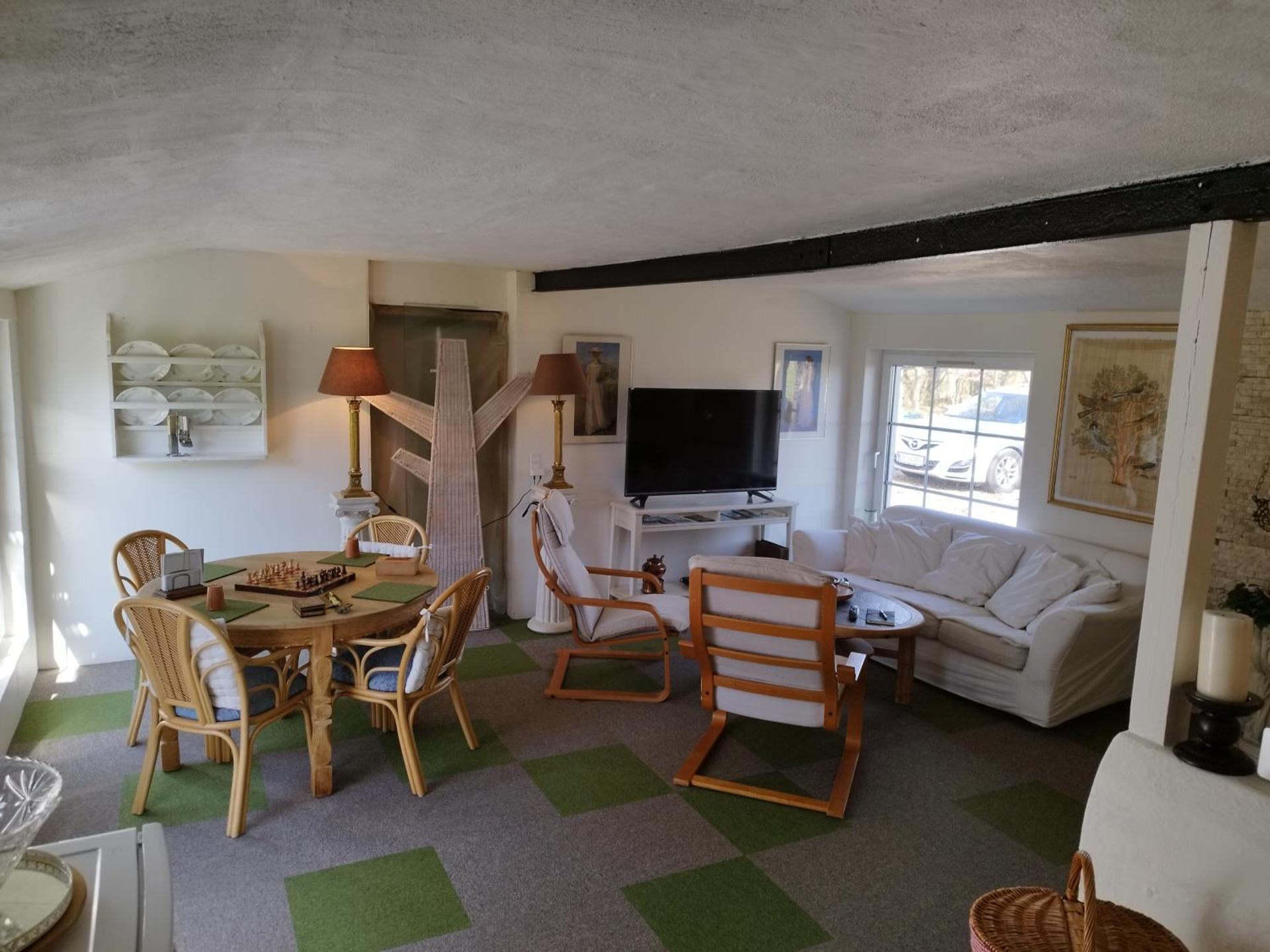 FORFATTERHUSET pris for 2 personer inkl morgenkomplet og adgang til 6 svømmehaller