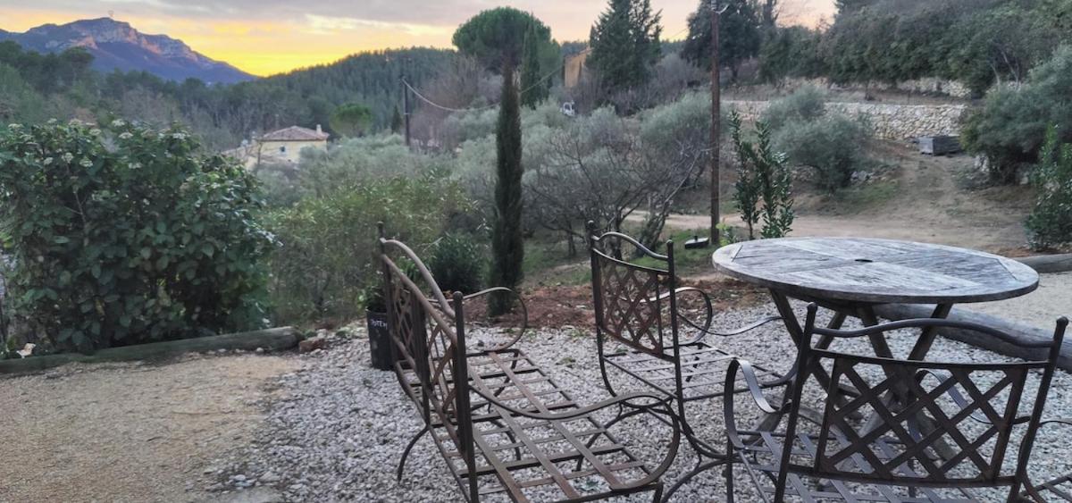 Villa CIGALONS en pleine pinède avec PISCINE