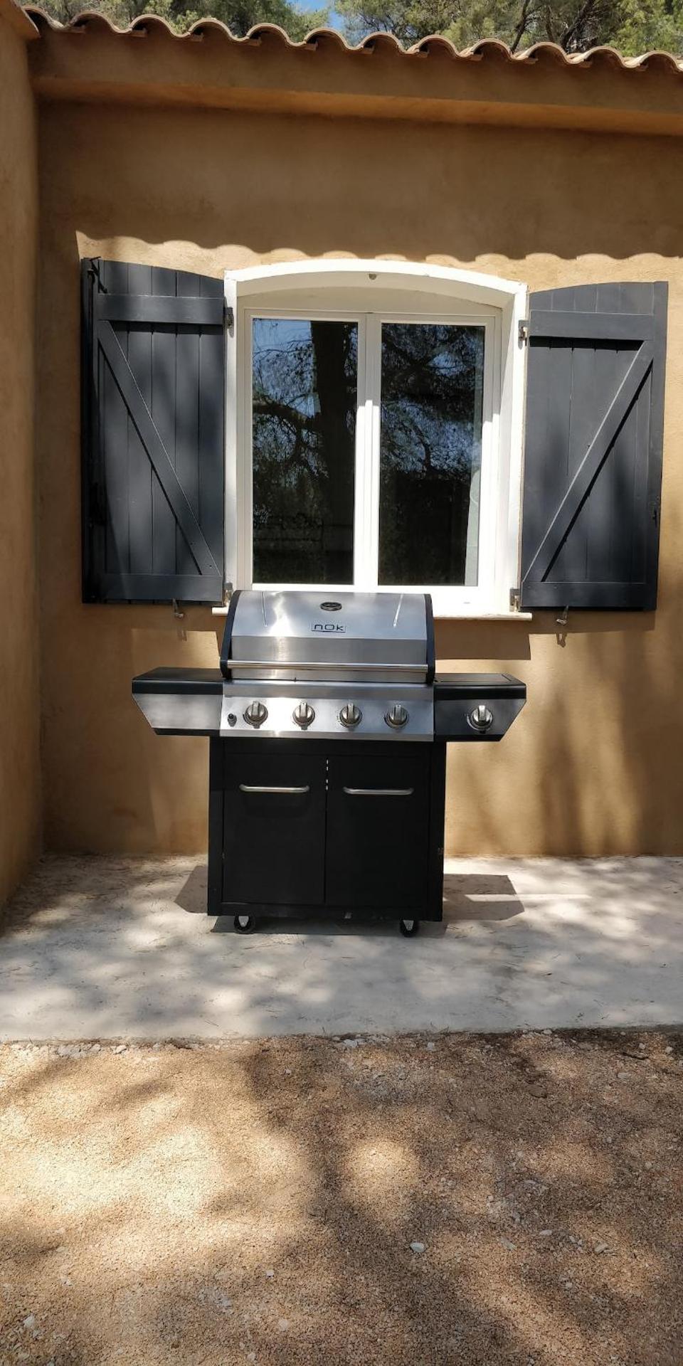 Villa CIGALONS en pleine pinède avec PISCINE