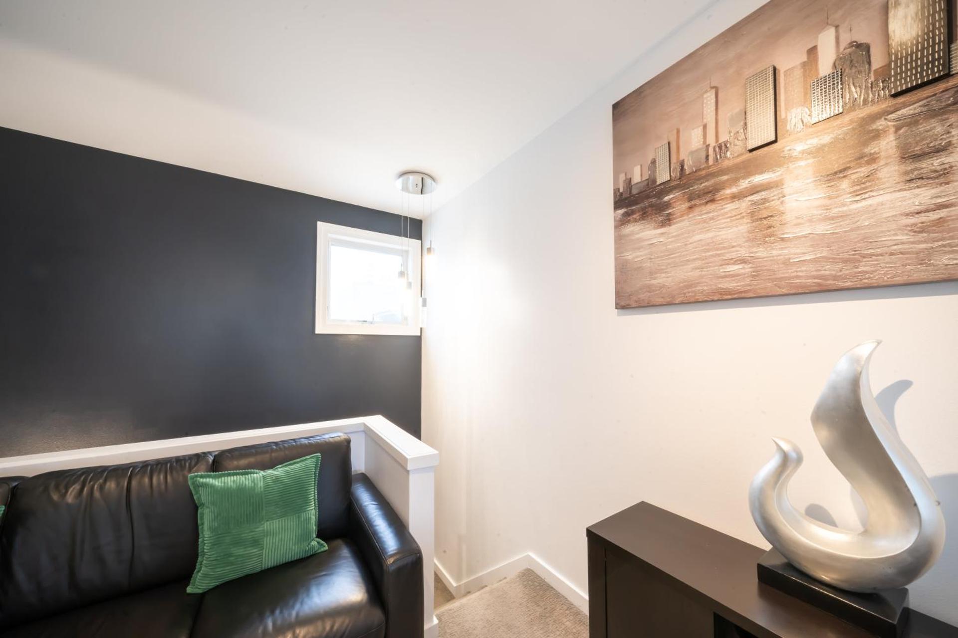 Modern Downtown Top Floor Penthouse With Bay Views