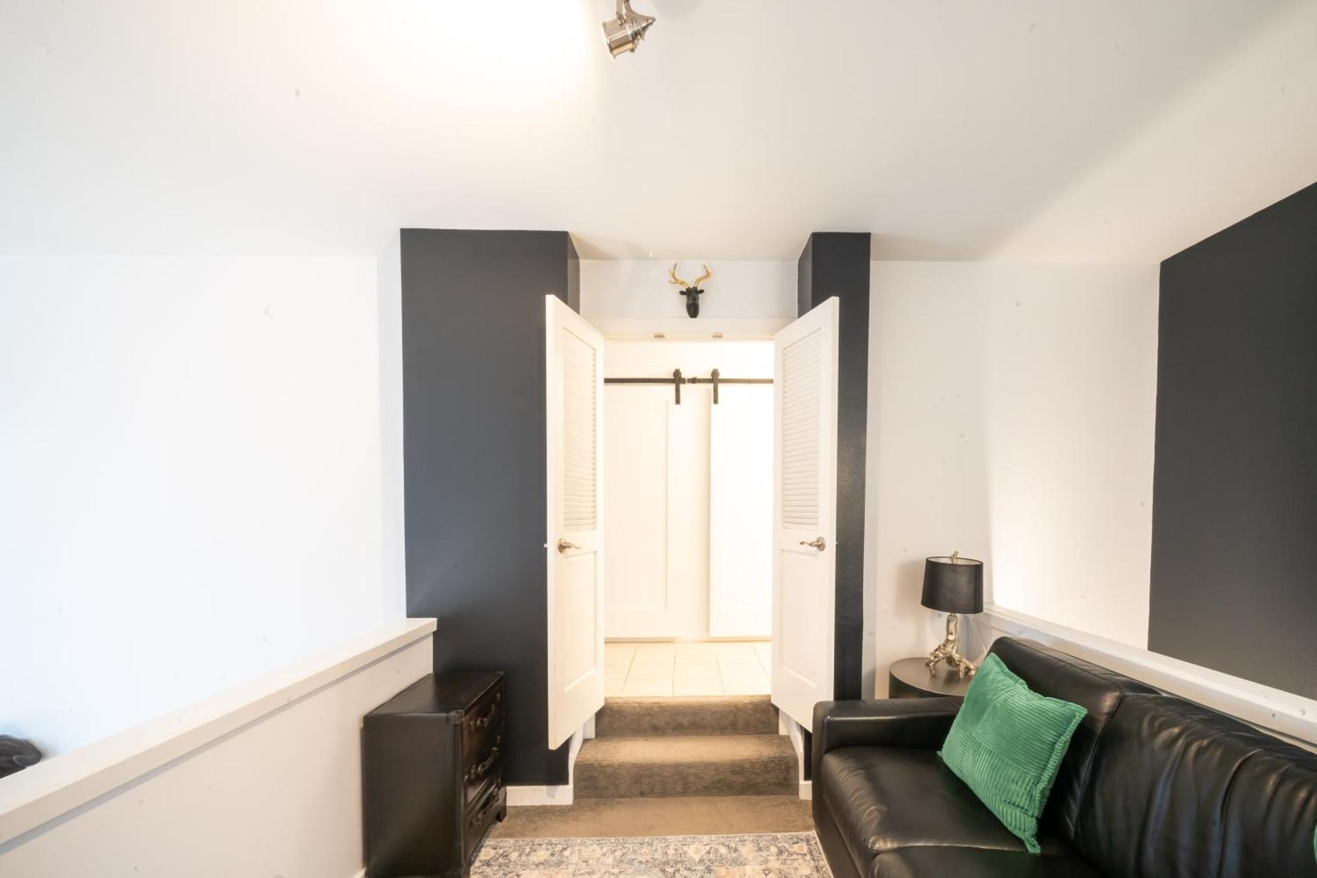 Modern Downtown Top Floor Penthouse With Bay Views